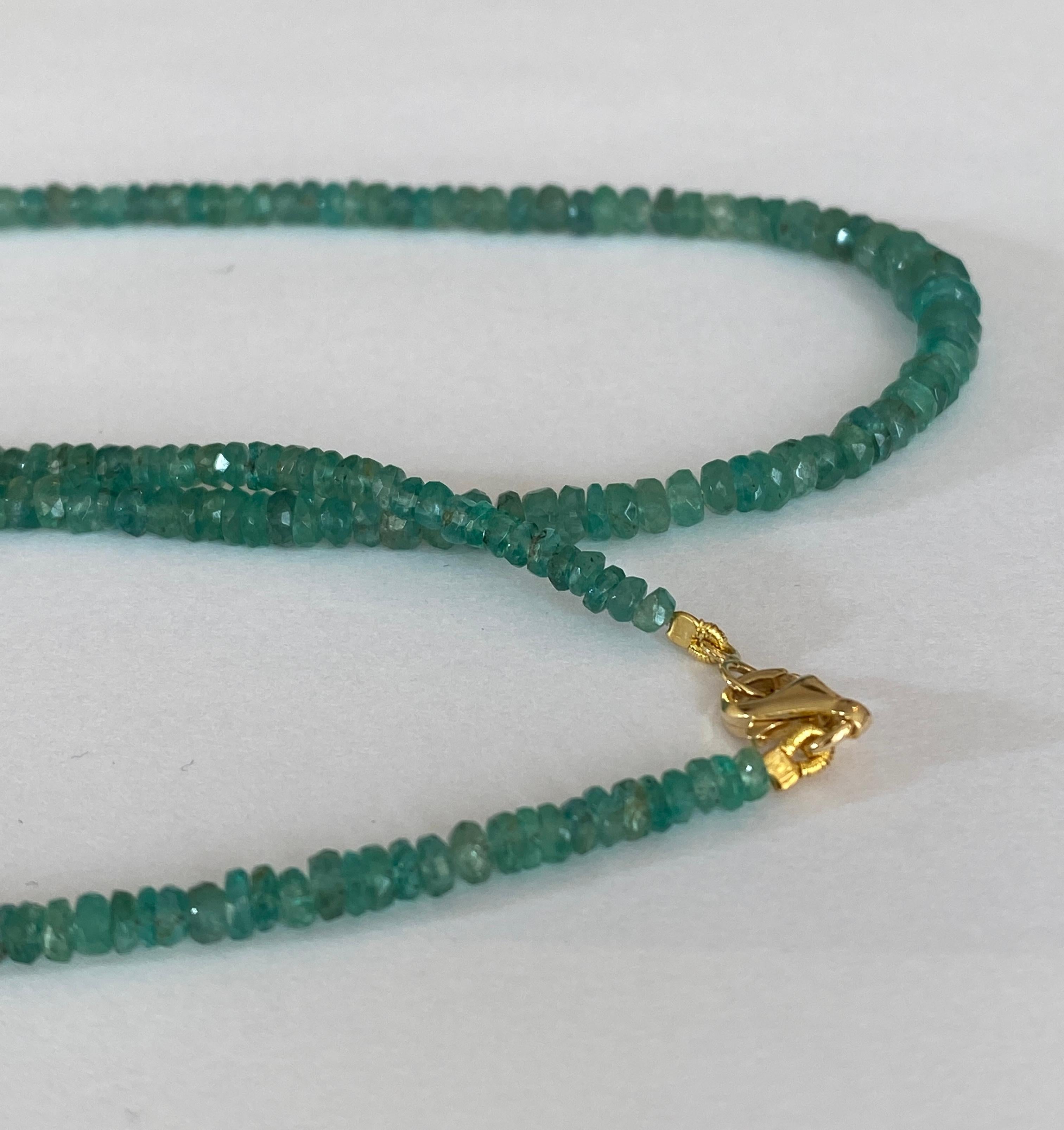 Collana di smeraldi naturali della Colombia in oro giallo 18 Kt in vendita 3