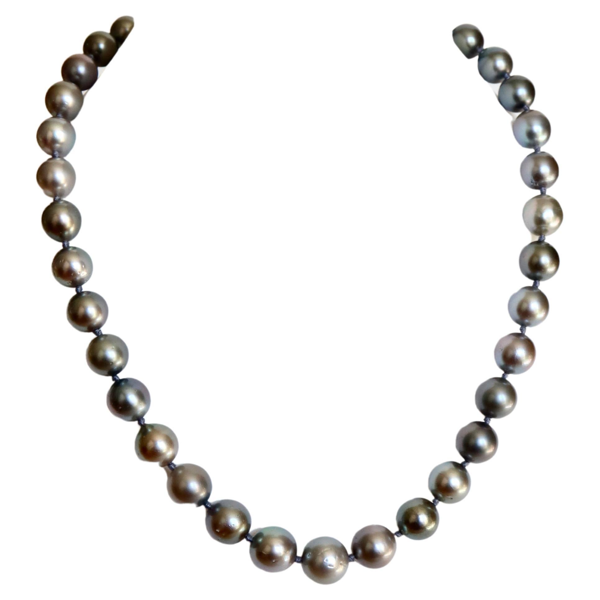Pearl Necklace Cultured Grey Pearls 9 mm to 13 mm Invisible Clasp in 18 kt Gold