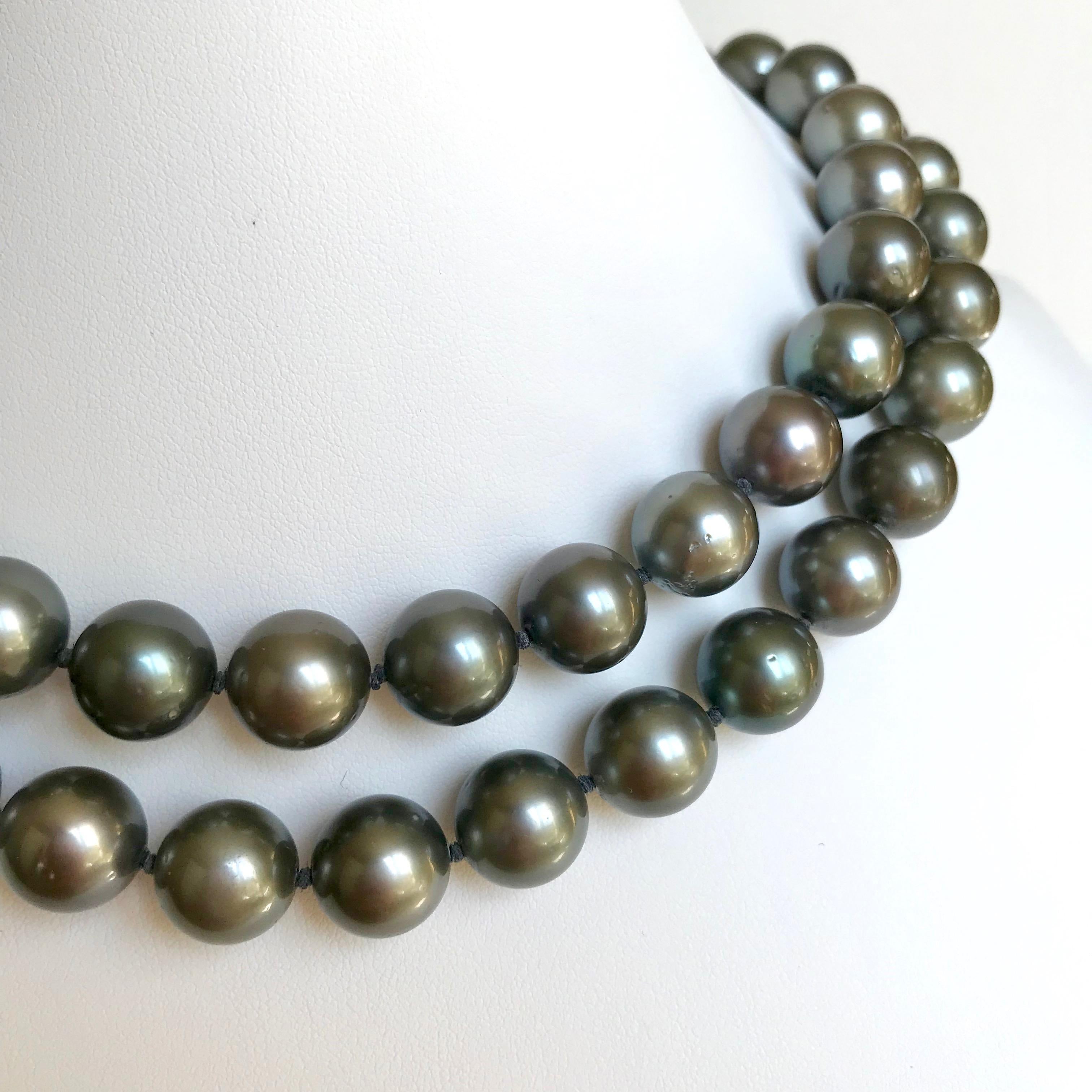 Very Long Necklace of Cultured Grey Pearls 12mm For Sale 4