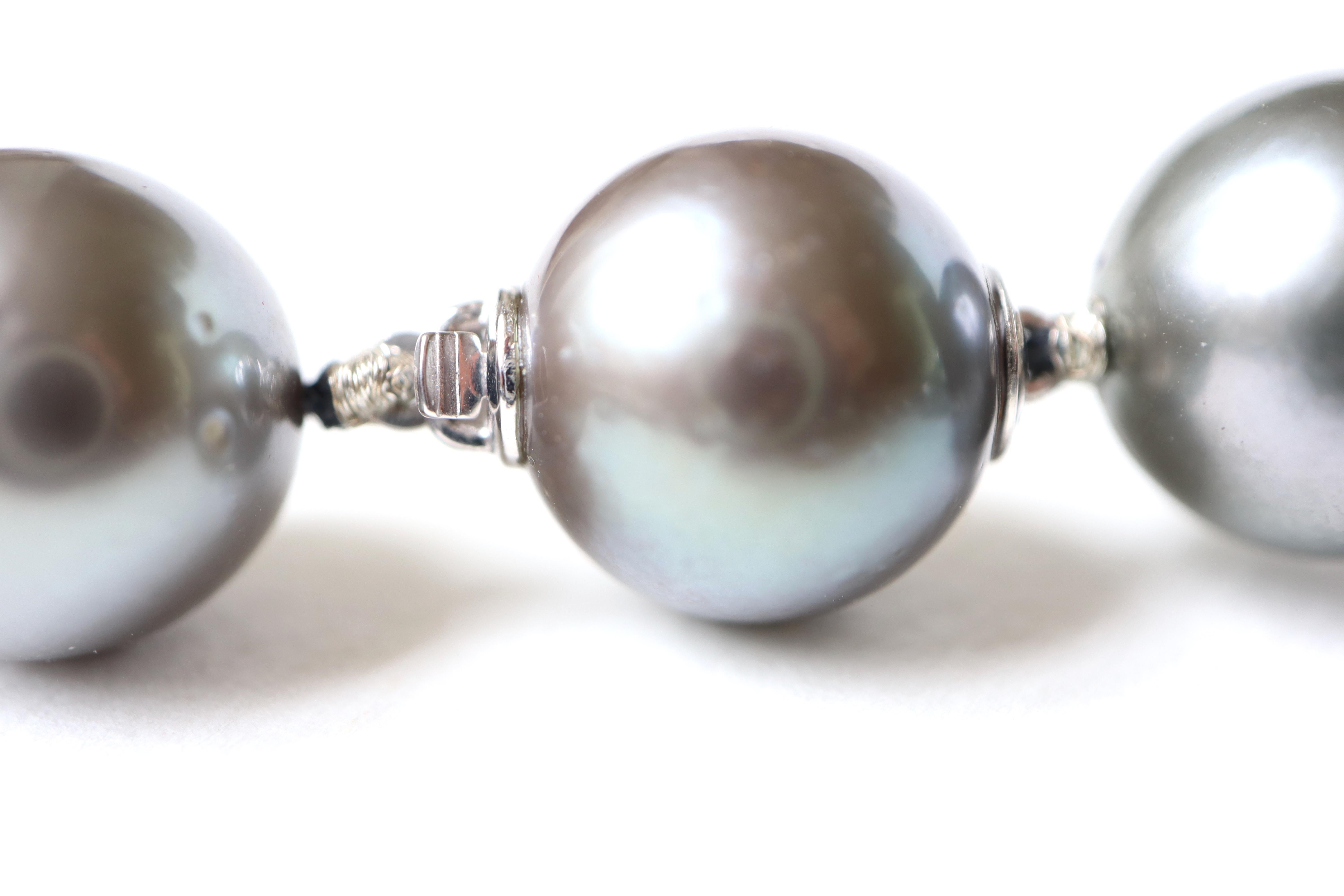 Women's Very Long Necklace of Cultured Grey Pearls 12mm For Sale