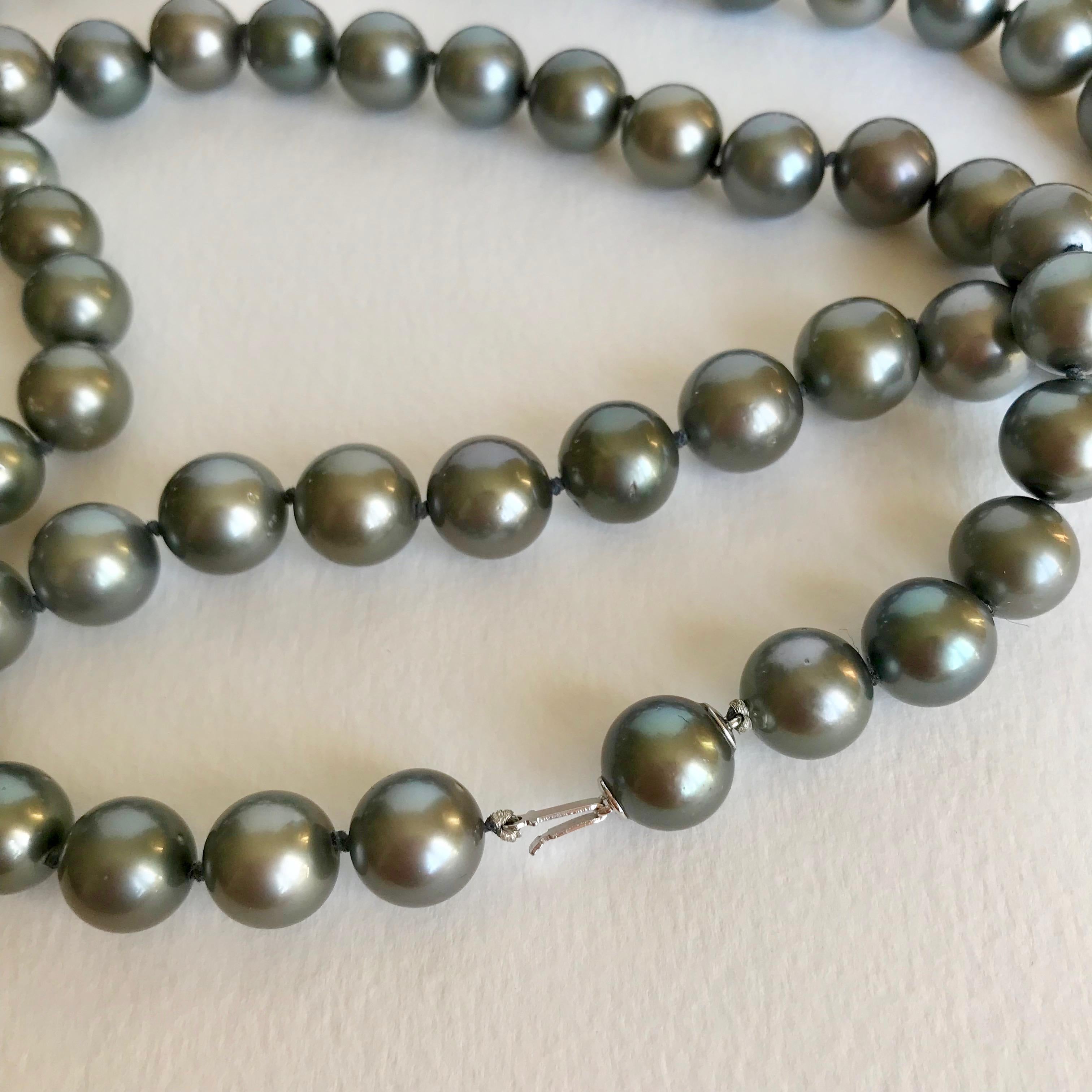 Very Long Necklace of Cultured Grey Pearls 12mm For Sale 6