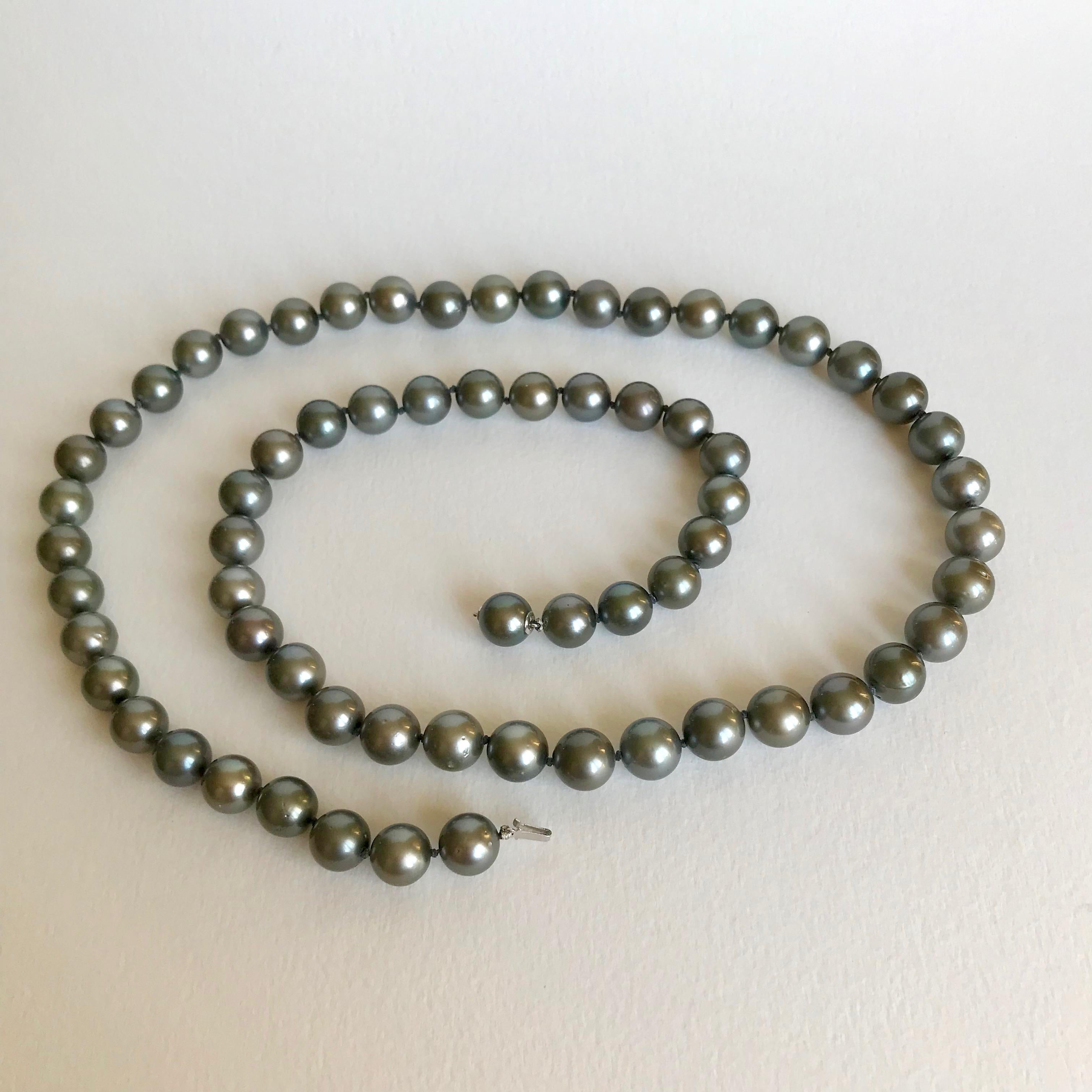 Very Long Necklace of Cultured Grey Pearls 12mm For Sale 7