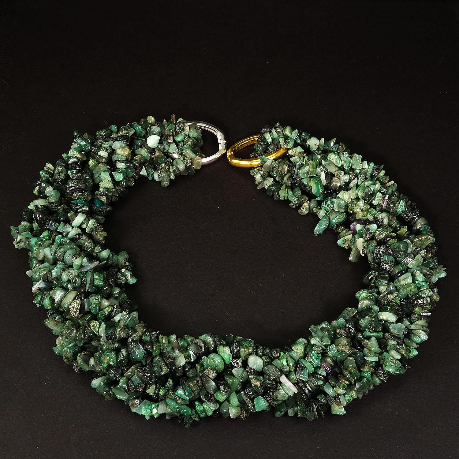 Necklace of green Emerald chips in four continuous strands In New Condition In Raleigh, NC