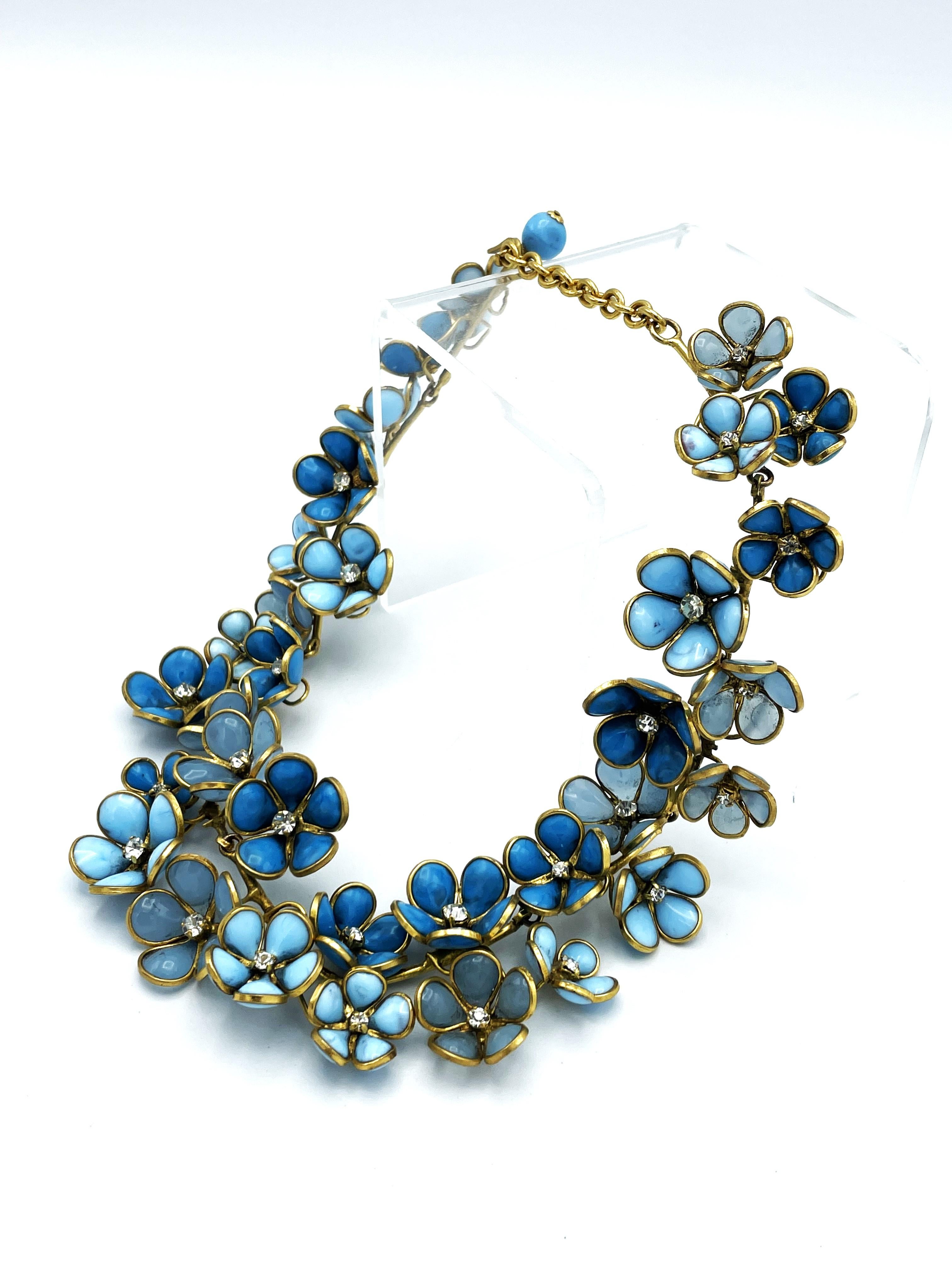 Necklace of many blue glass flowers from Gripoix in the style of Chanel For Sale 5