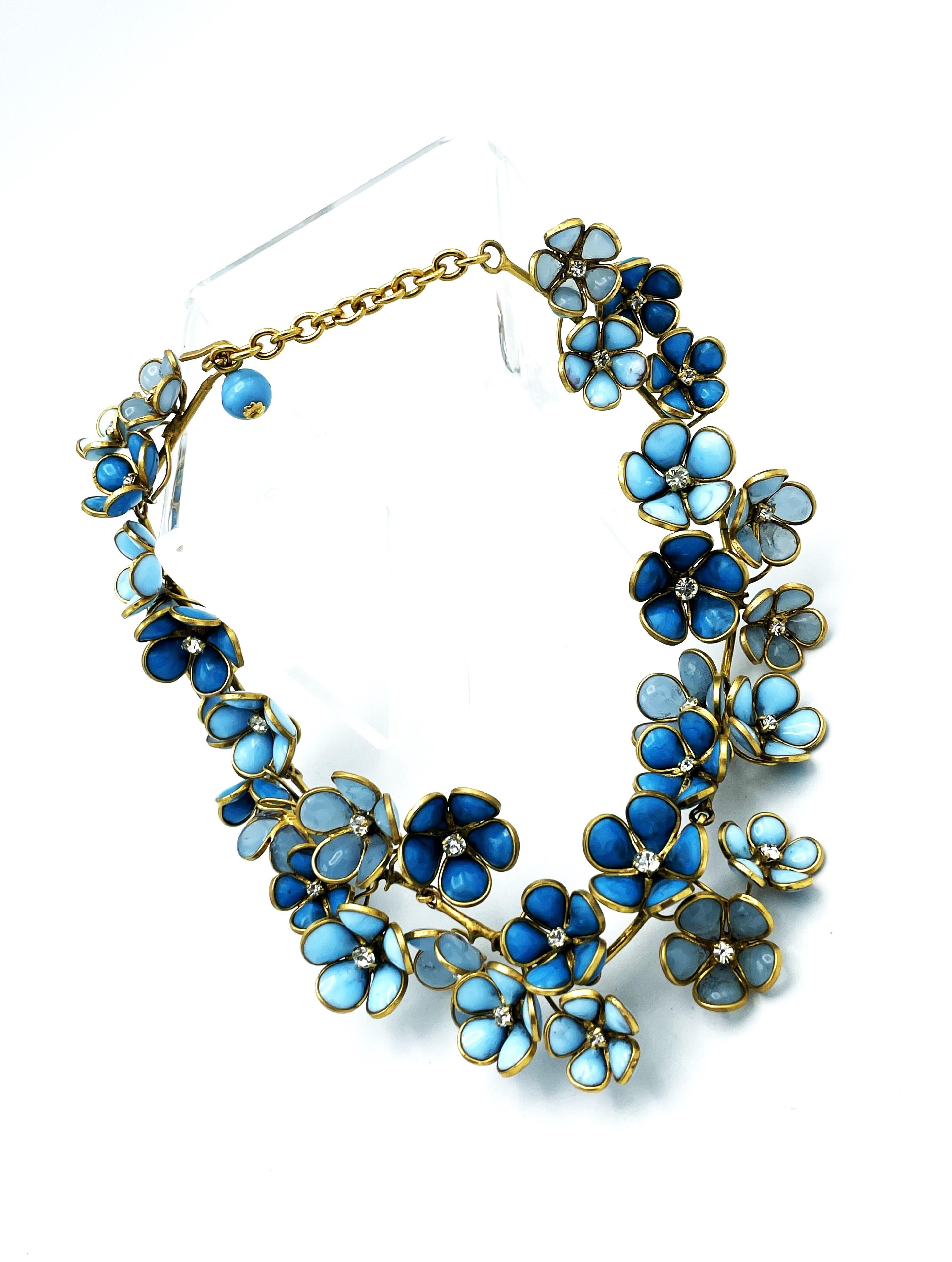 Necklace of many blue glass flowers from Gripoix in the style of Chanel For Sale 1