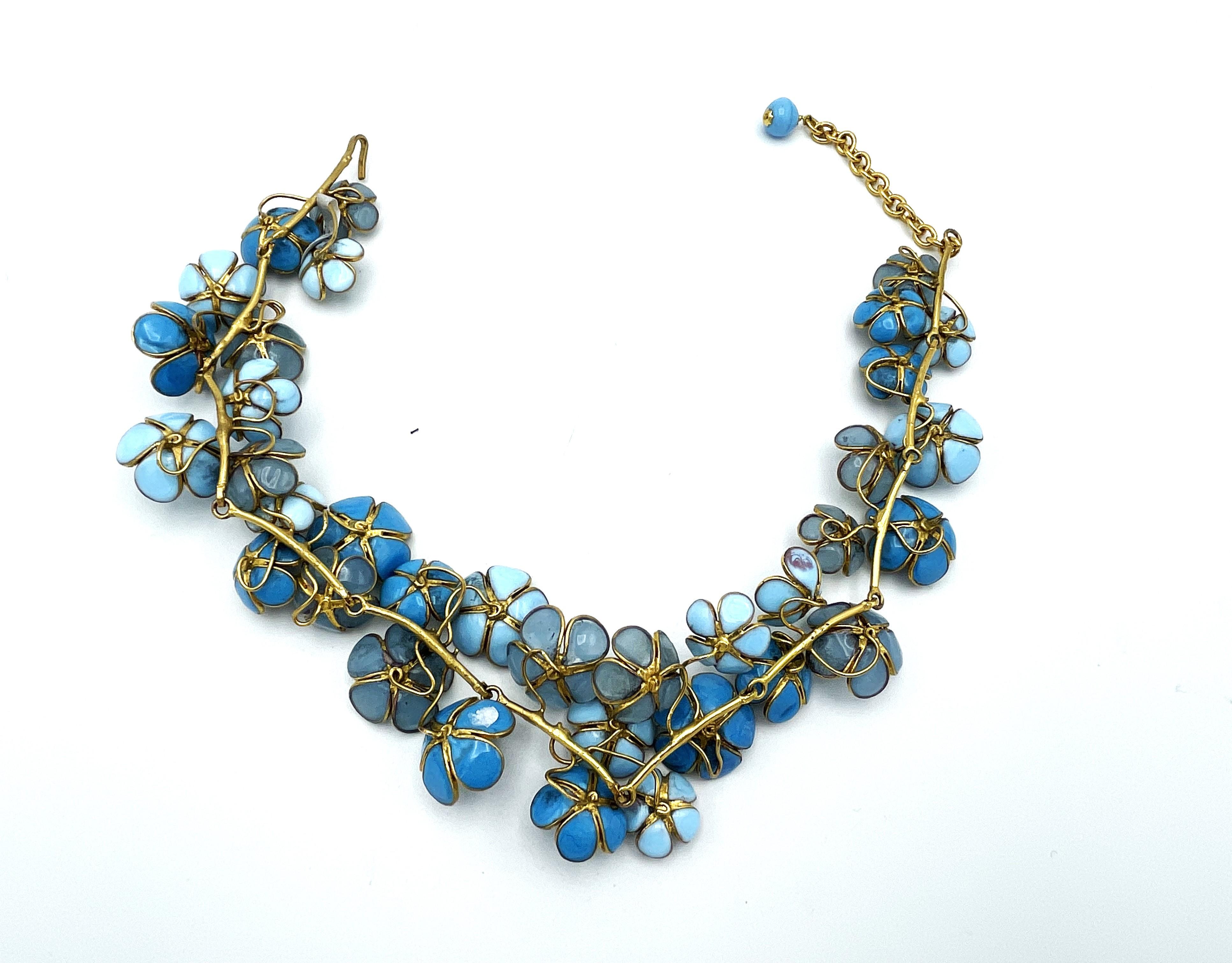 Necklace of many blue glass flowers from Gripoix in the style of Chanel For Sale 2