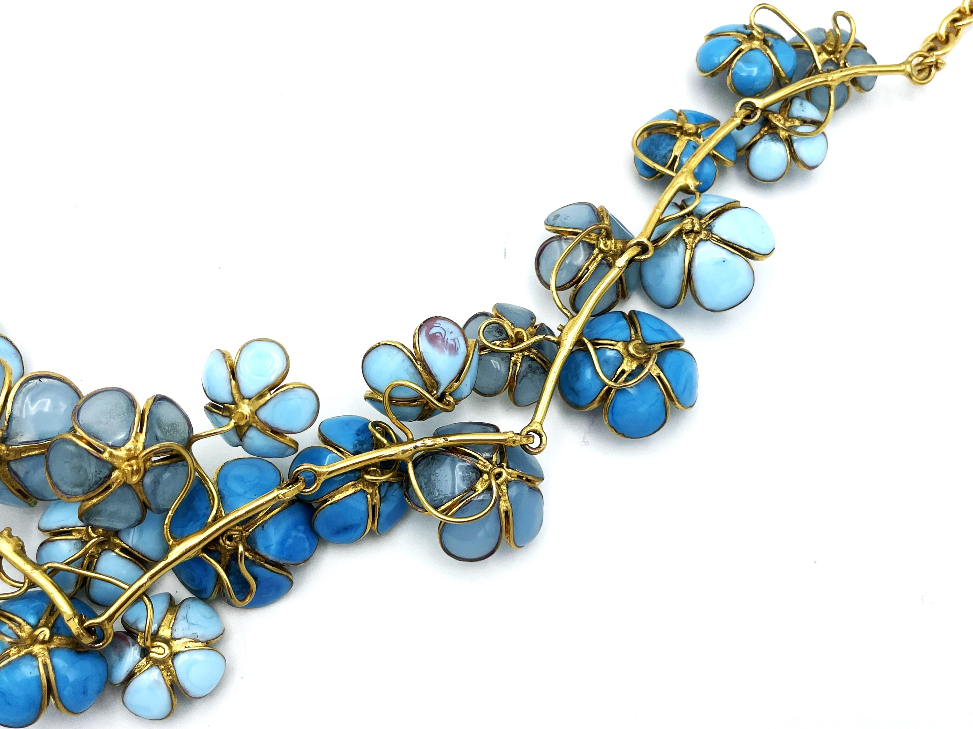 Necklace of many blue glass flowers from Gripoix in the style of Chanel For Sale 3