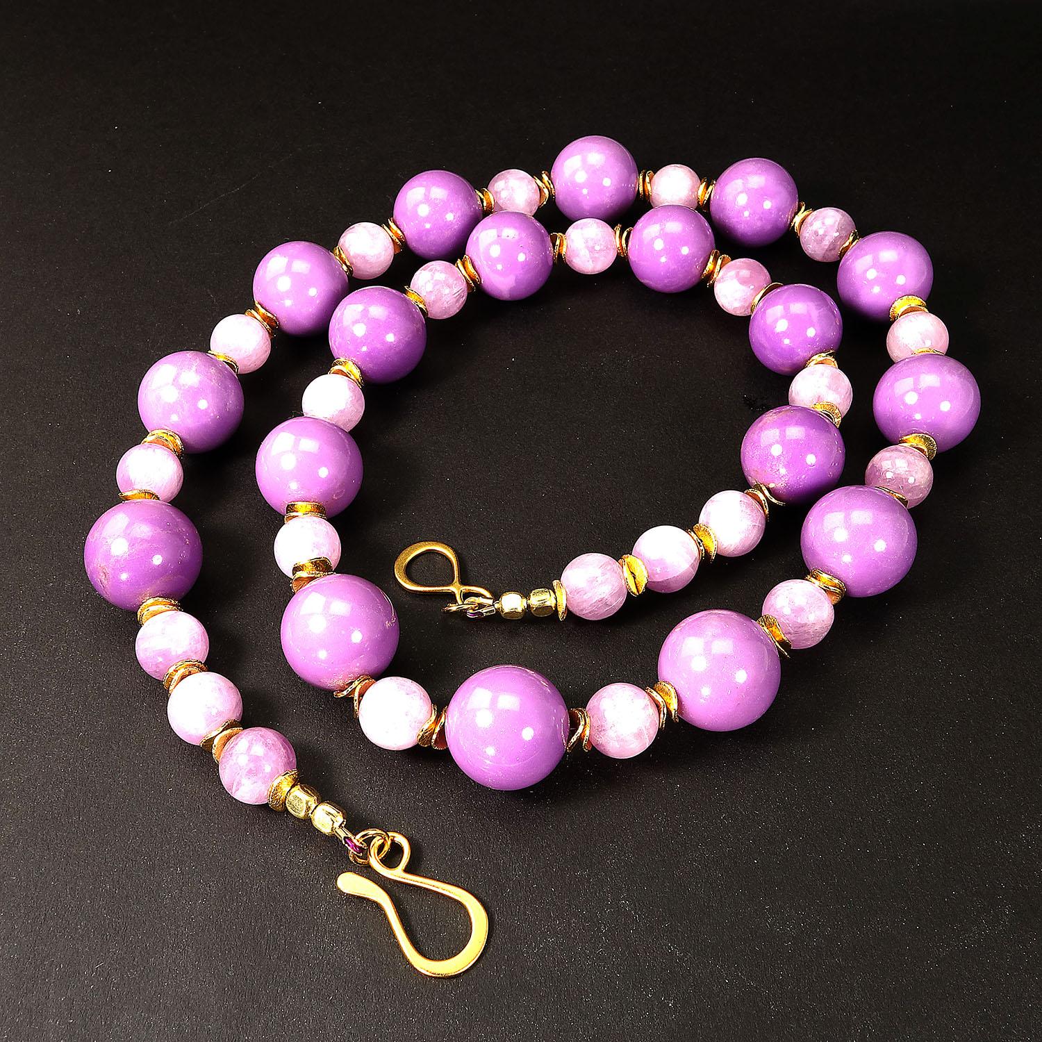  AJD Necklace of Mauve Phosphosiderite and Kunzite Beads with Gold Accents In New Condition In Raleigh, NC
