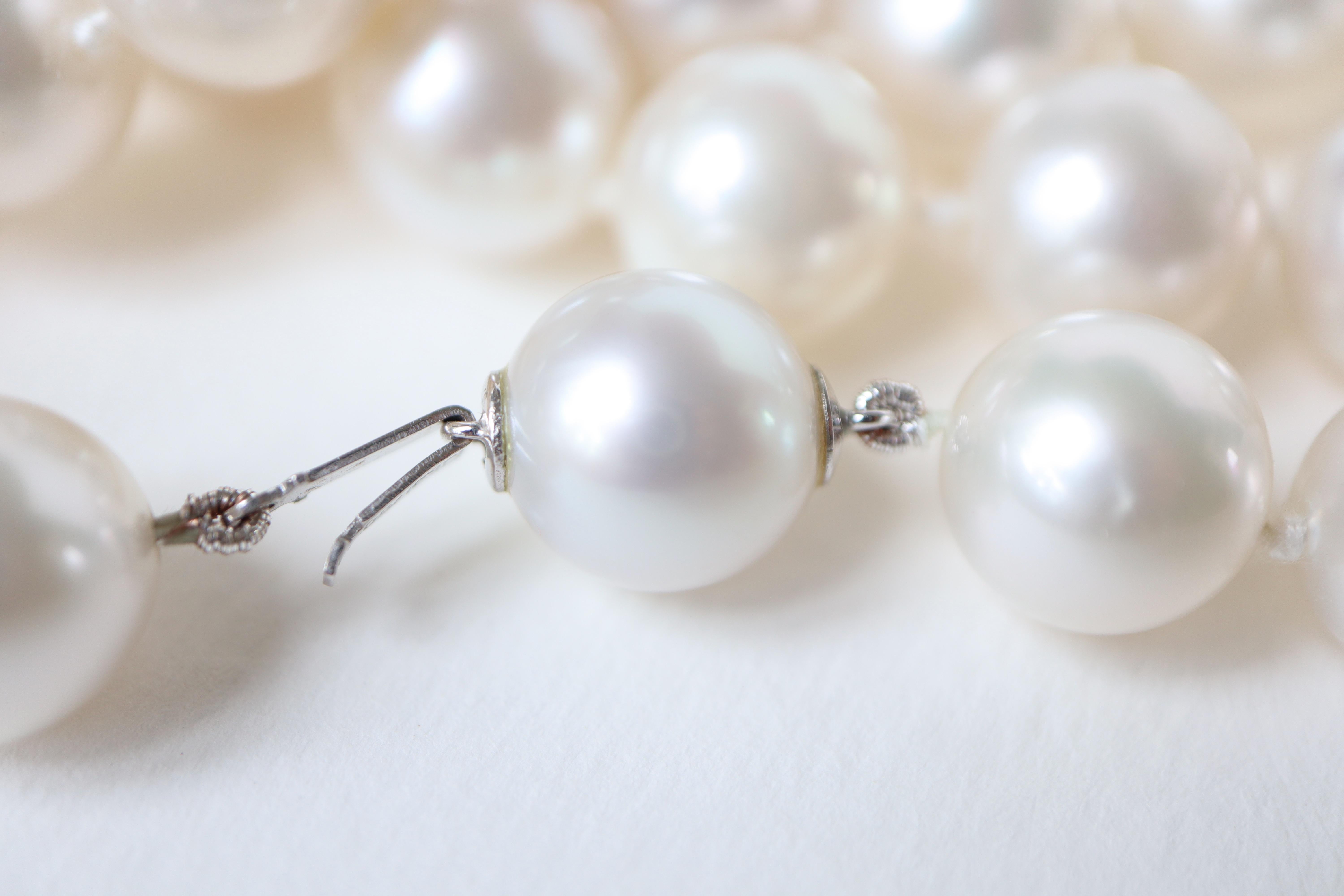 Long Necklace of White Cultured Pearls 12-13mm White Gold Clasp For Sale 1