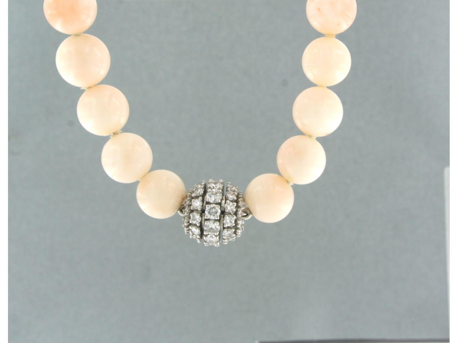 Donna Necklace of pink opal beads with 14k gold lock with diamonds up to 2.10ct in vendita
