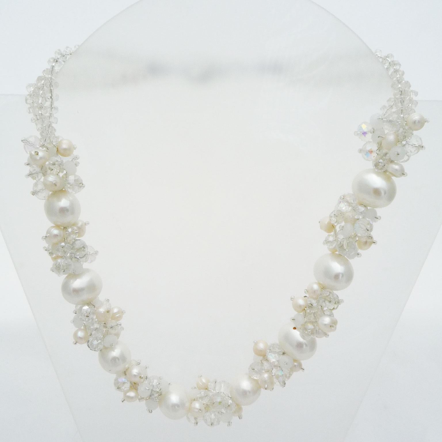 Halskette aus Swarovski-Perlen und Süßwasserperlen, weiß lackiert (Moderne) im Angebot