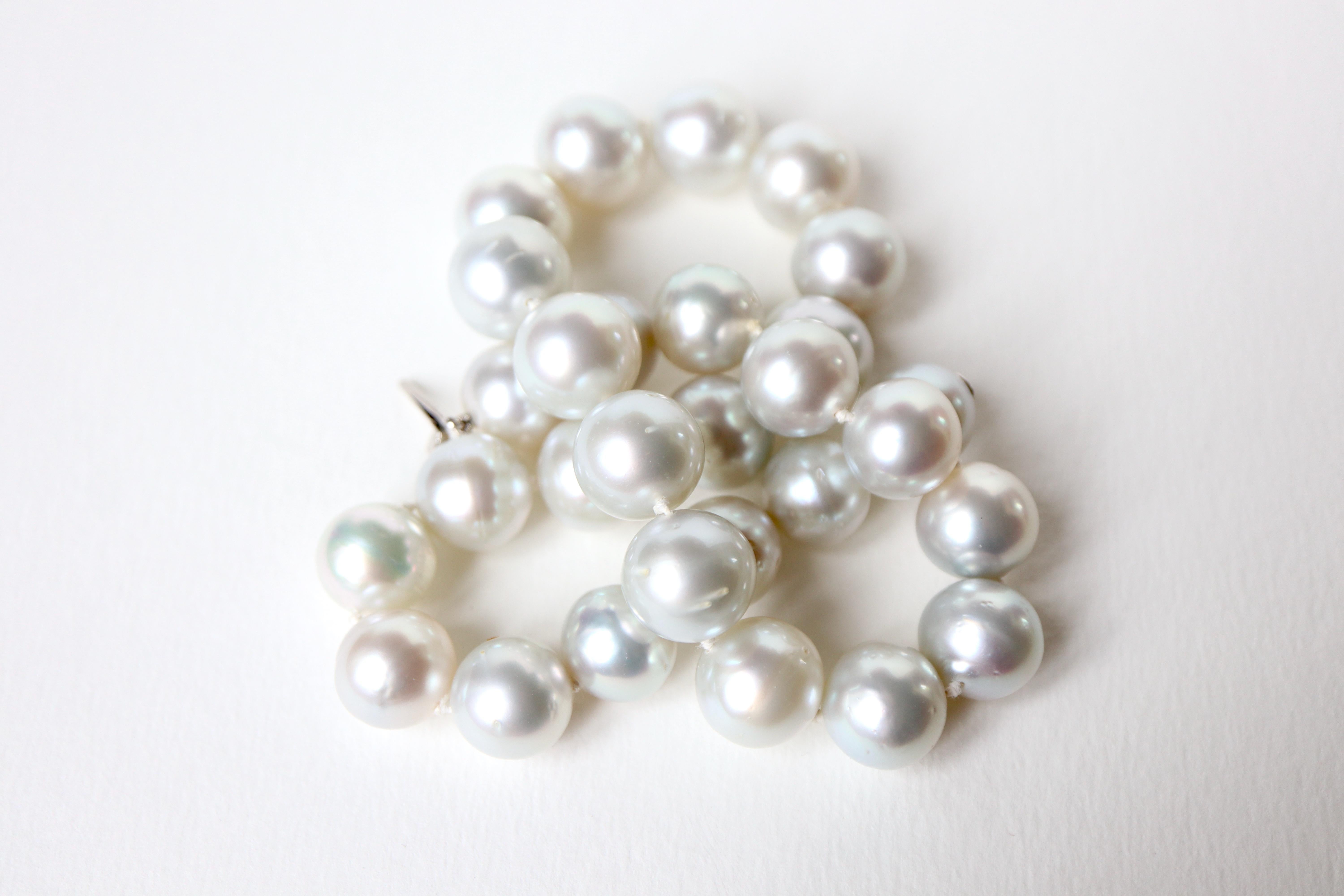 Collier de grandes perles des mers du Sud de 15 mm à 13 mm en or blanc 18 carats  Pour femmes en vente