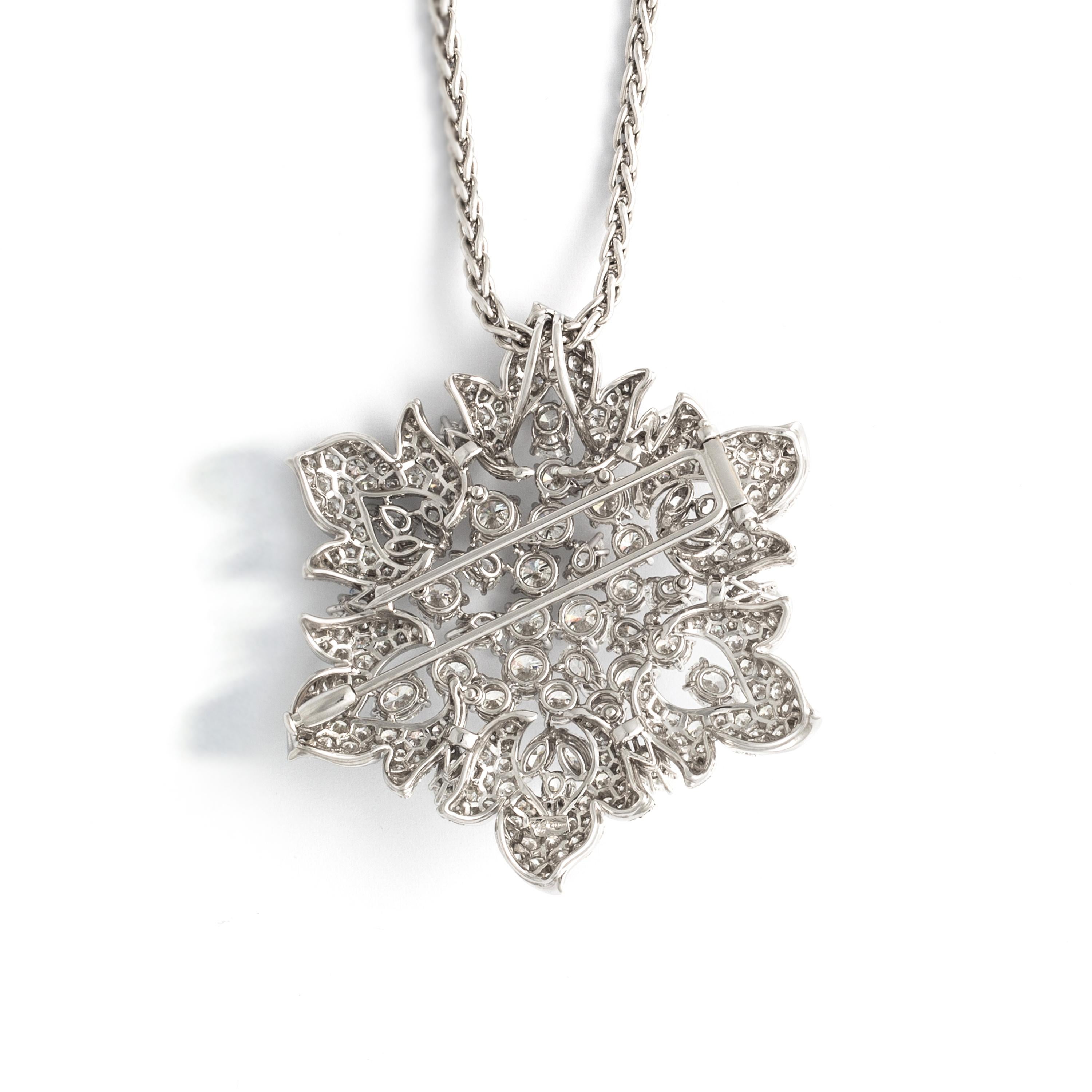 Mouvement esthétique Collier pendentif broche fleur en diamants en vente