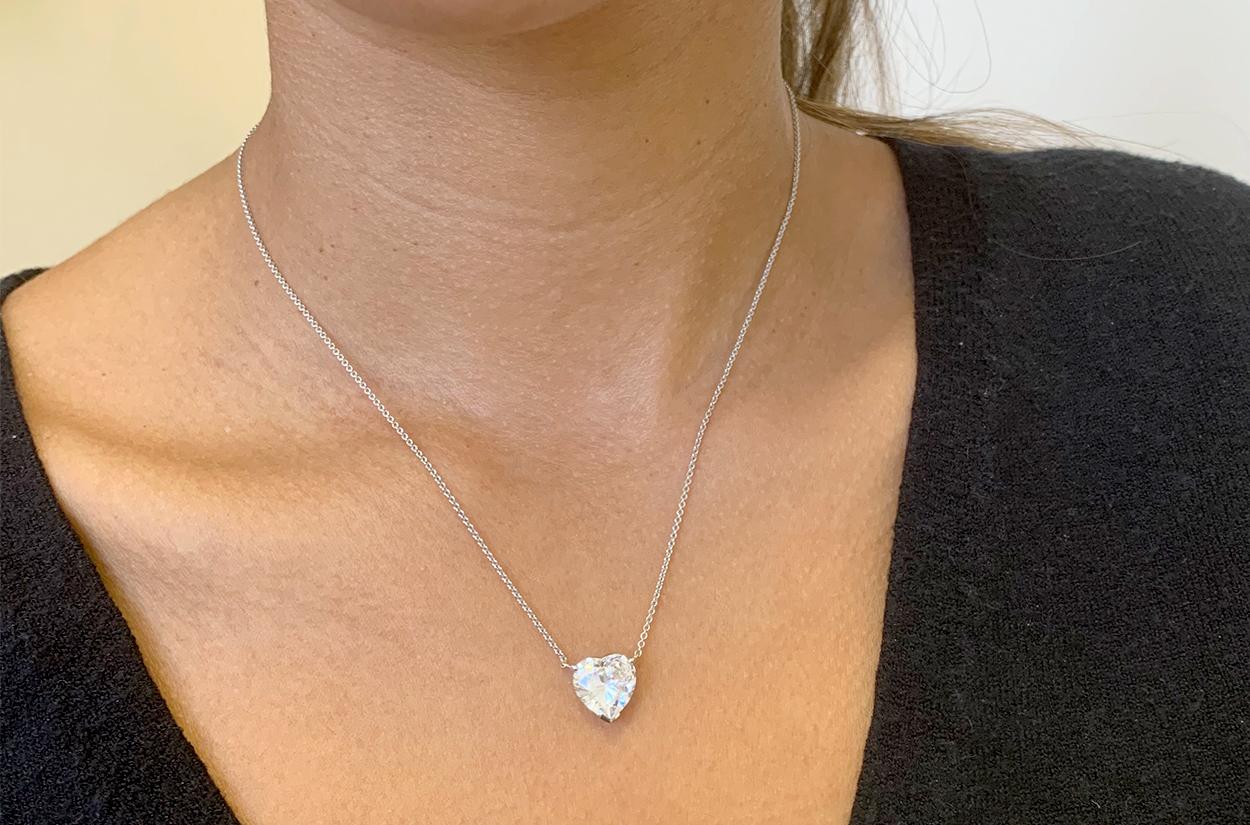 This heart-shaped platinum pendant is a true testament to love's enduring brilliance. Graced with a dazzling 3.02 carat diamond, GIA certified with pristine E color and VVS2 clarity, it radiates pure elegance and purity. Suspended gracefully, it