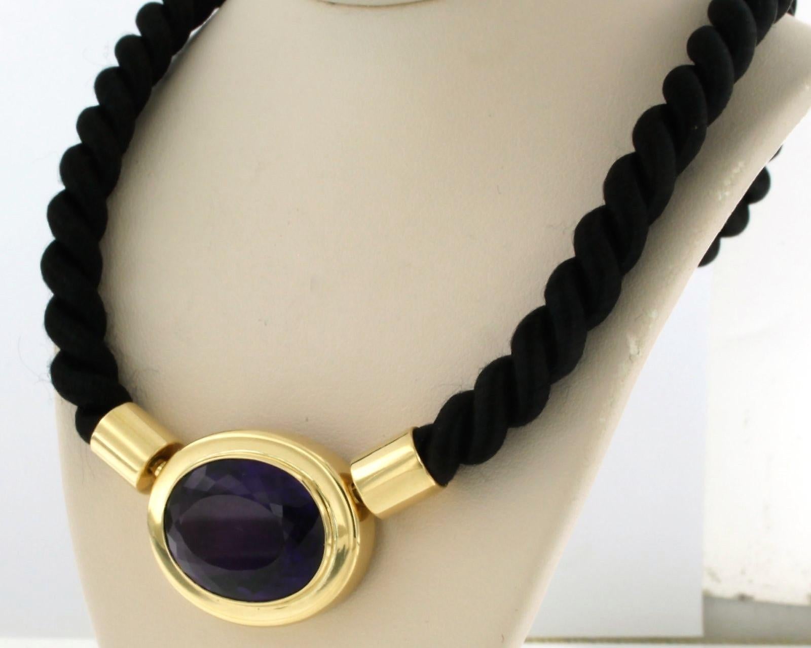 Necklace rope on a gold lock set with amethyst 18k yellow gold In Good Condition For Sale In The Hague, ZH