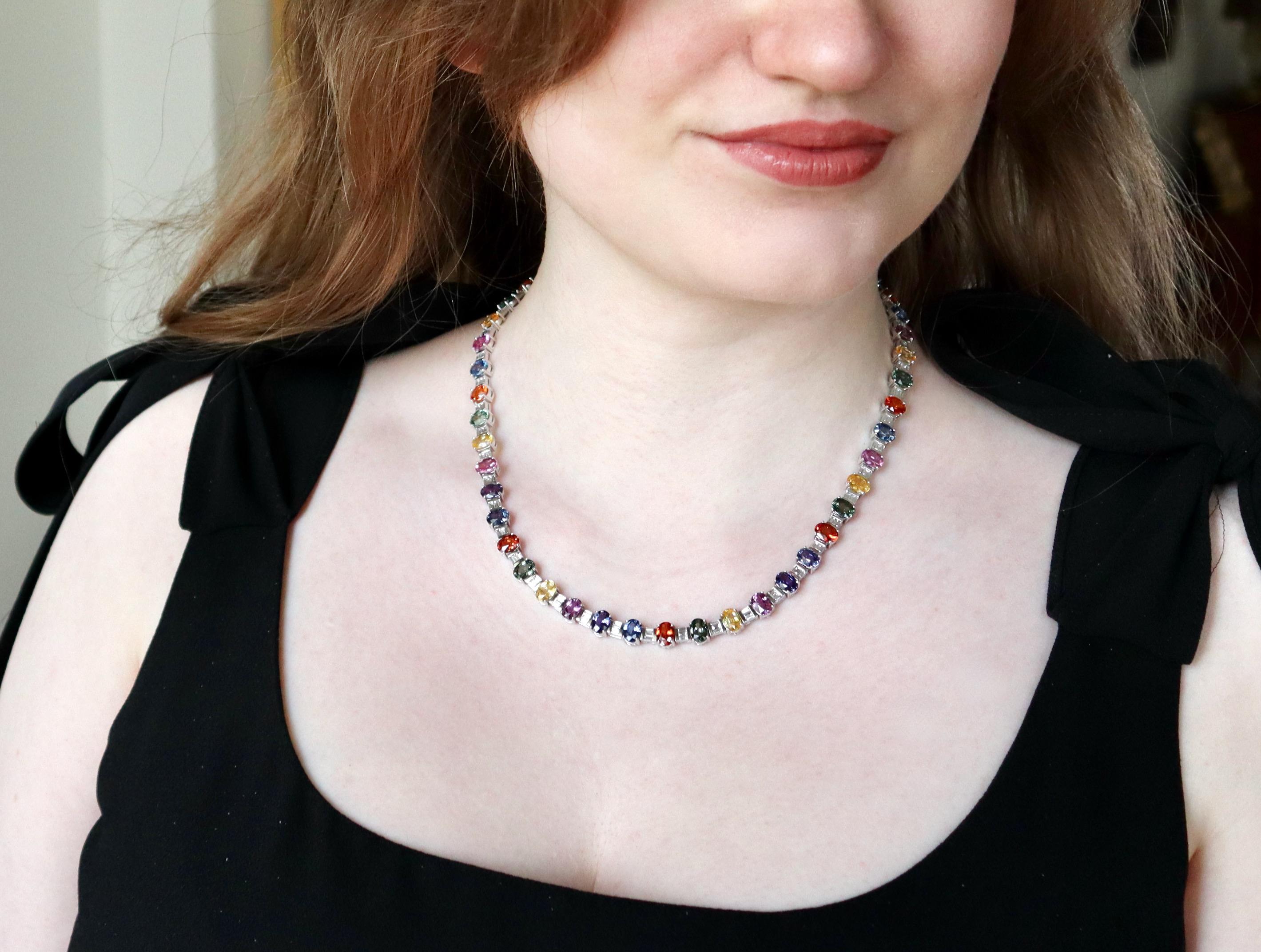 Collana Zaffiri Multicolore e Diamanti Oro Bianco 18 Carati In condizioni buone in vendita a Paris, FR