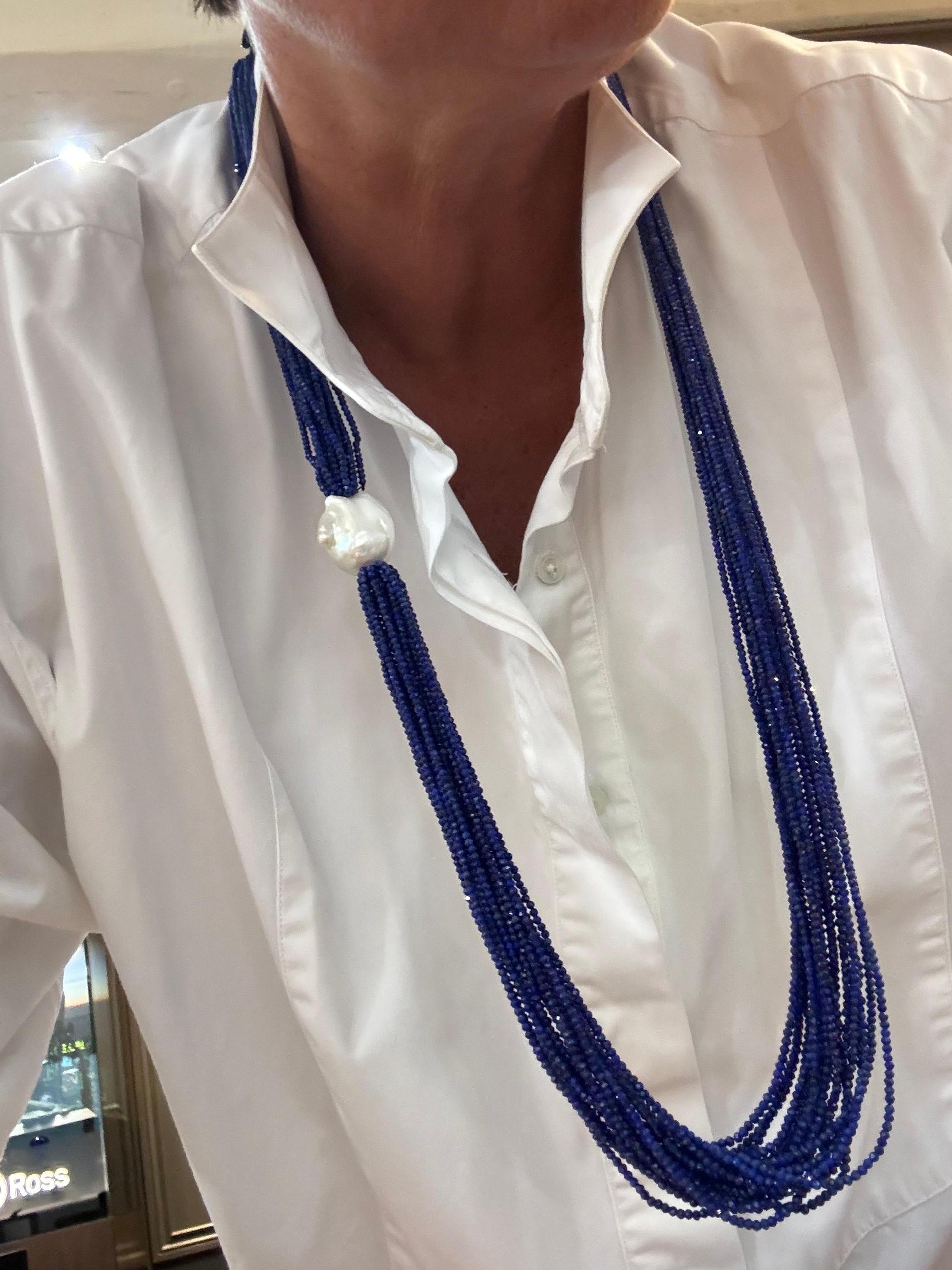Collier Sautoir Lapis Lazulis Perle Baroque Bakelit 

Collier en lapis-lazuli avec sa perle baroque est un sautoir. 
Il se distingue par son design élégant. Il est composé d'une multitude de perles de Lapis Lazuli, réparties sur plusieurs franges,