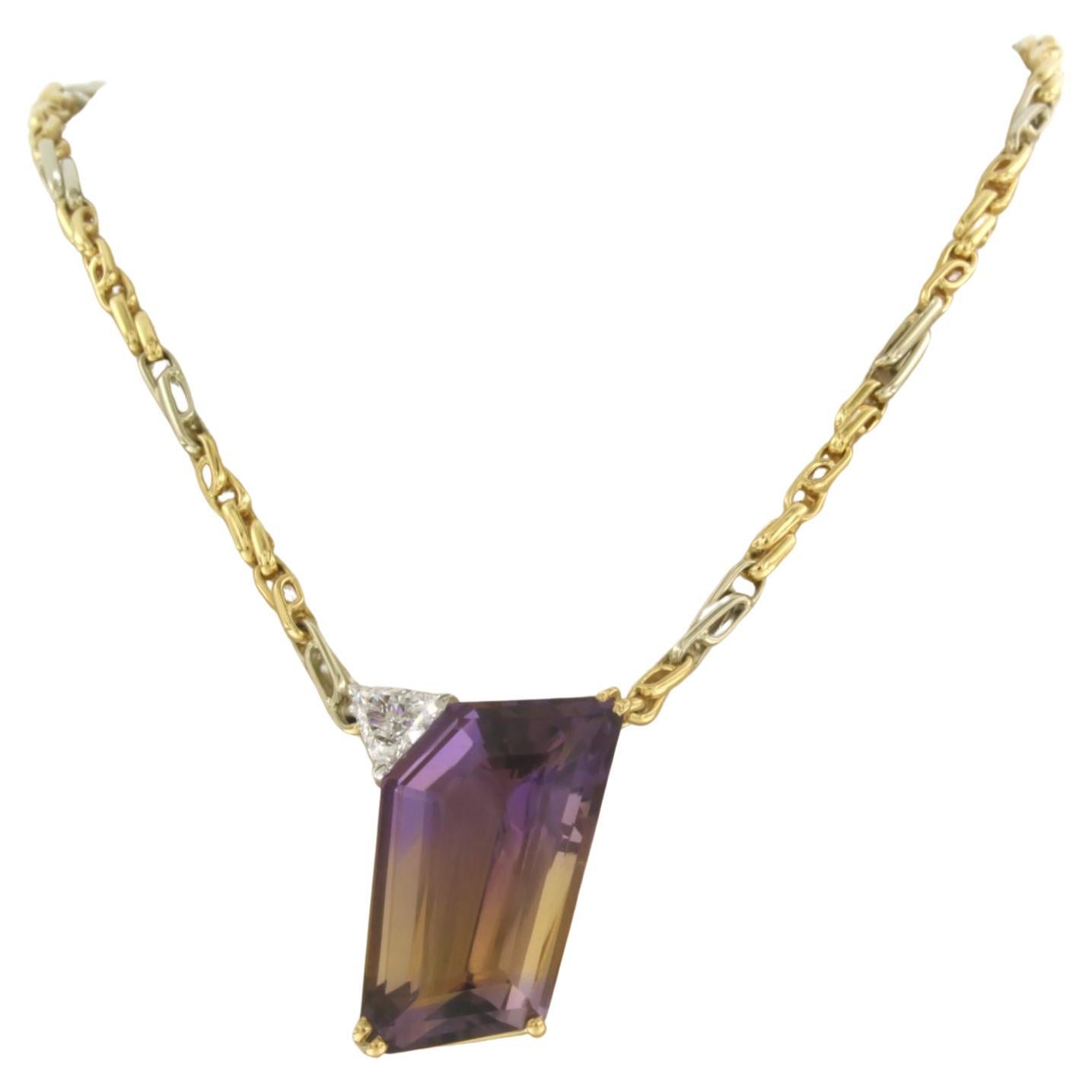 18k bicolour gold necklace with a center piece set with an ametrine and triangle cut diamond. 0.70ct – F/G – VS/SI – 50 cm long

Detailed description

the length of the necklace is 50 cm long by 3.0 mm wide

The size of the center piece is 2.4 cm