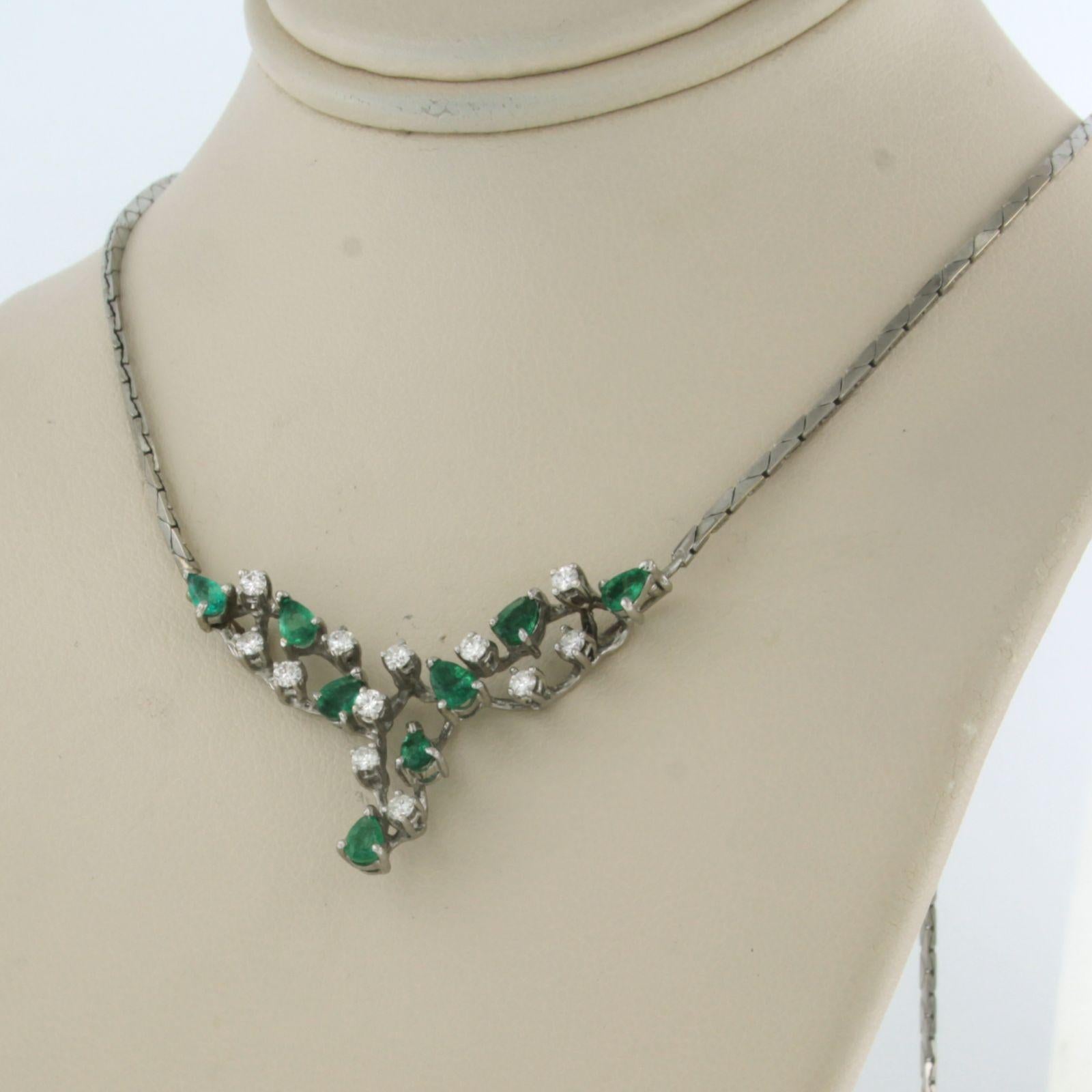 Brilliant Cut Necklace set with emerald and diamonds 18k white gold For Sale