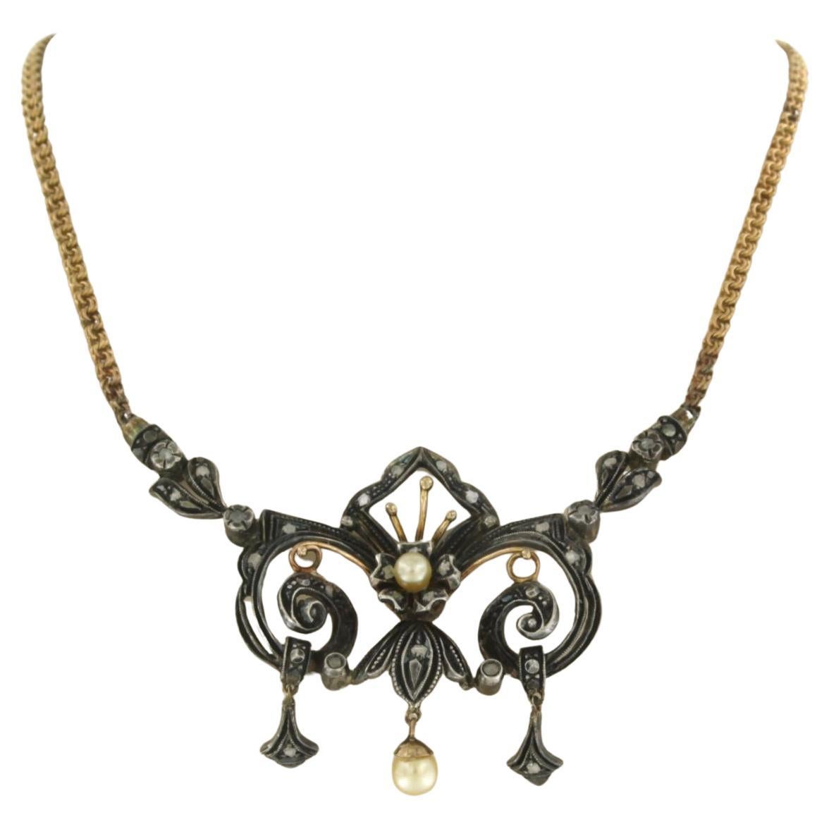 Halskette aus 18 Karat Gelbgold und Silber mit Perlen und Diamanten besetzt im Angebot