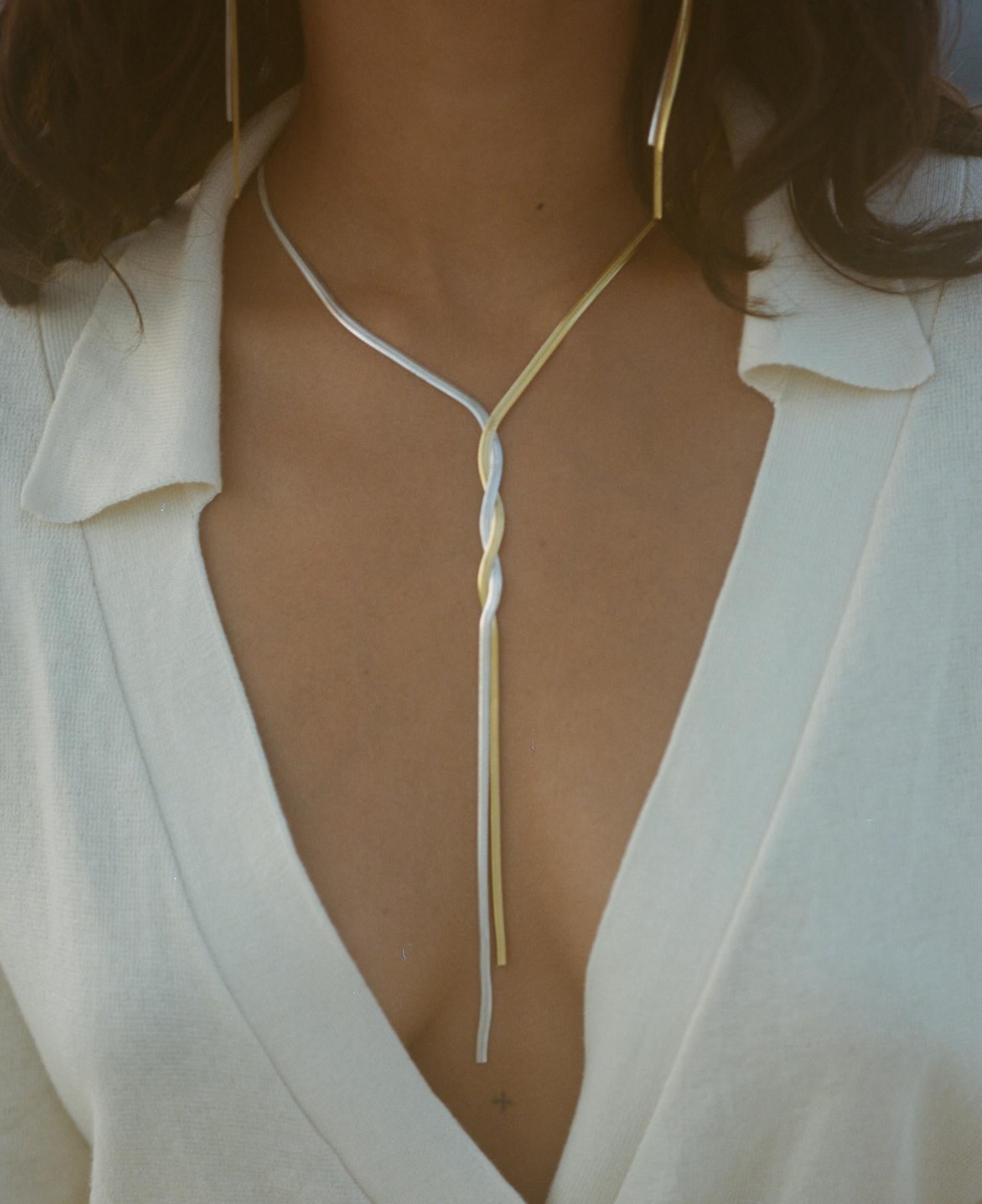 This lariat consists of two flat snake chains looped through each other. This is a very graceful piece inspired by nature's delicate shapes and movement, bringing elegance to any outfit.

Metal: silver gold plated 