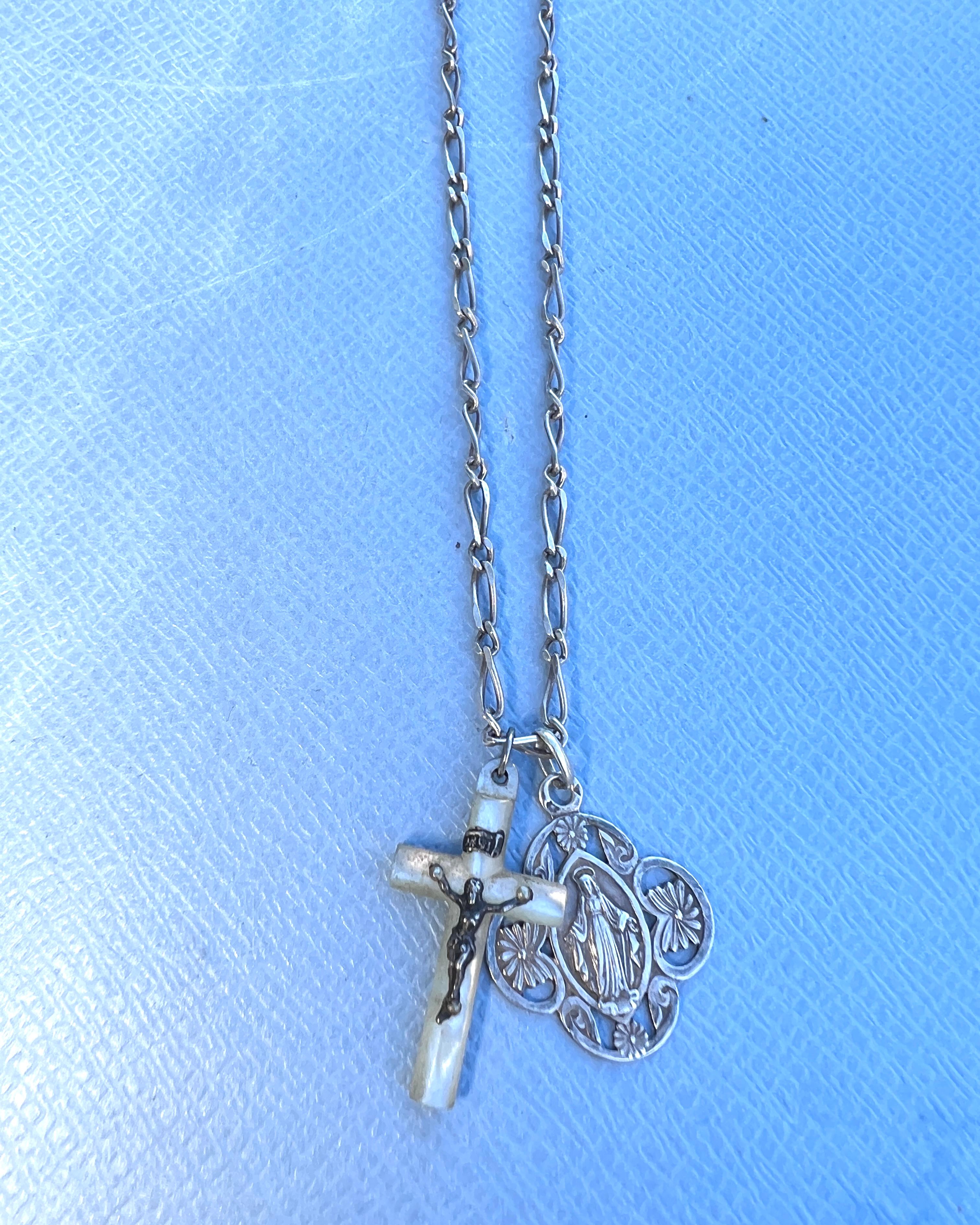 Halskette Silber Perlmutt Kruzifix Vintage By im Angebot 12