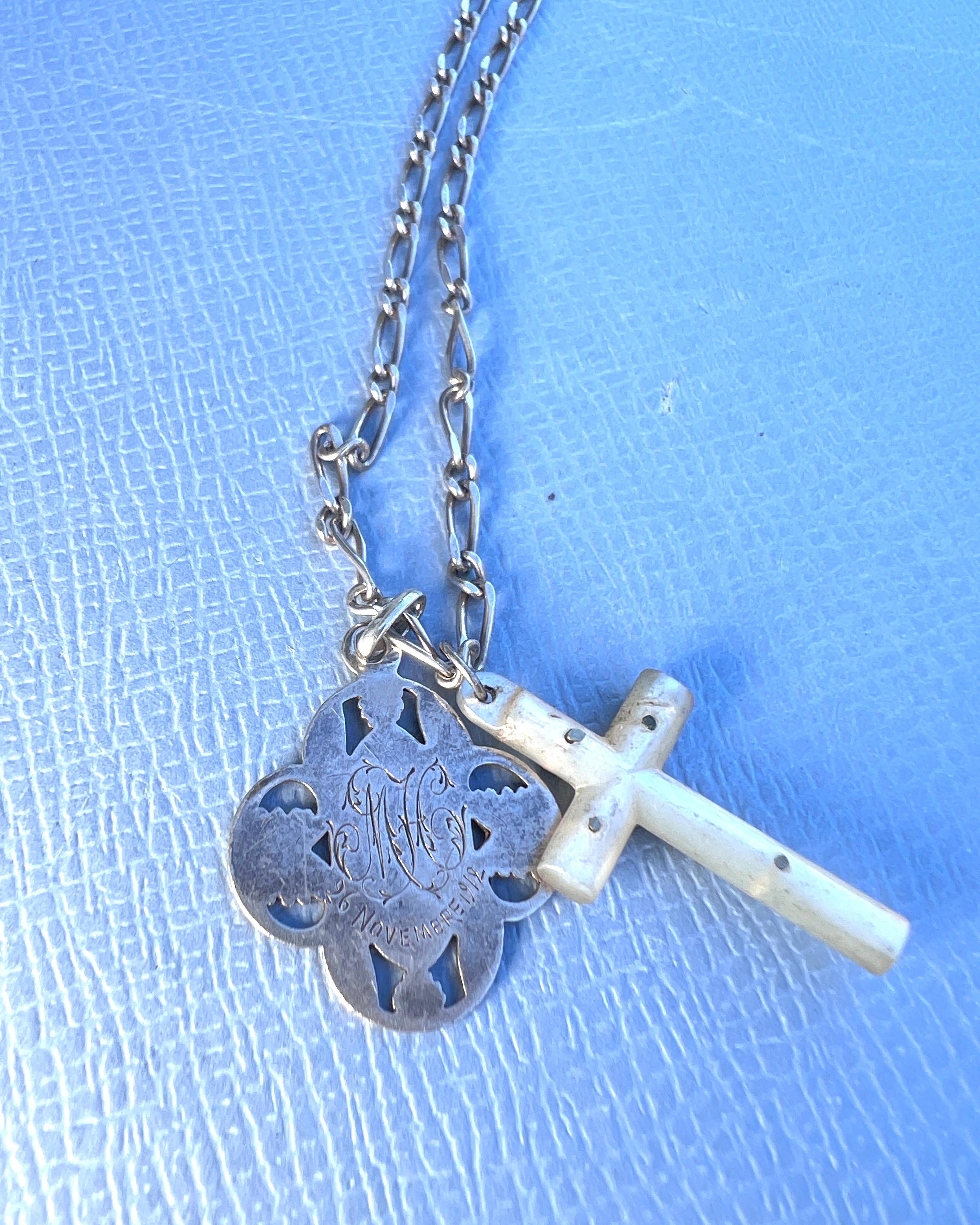 Halskette Silber Perlmutt Kruzifix Vintage By im Angebot 13