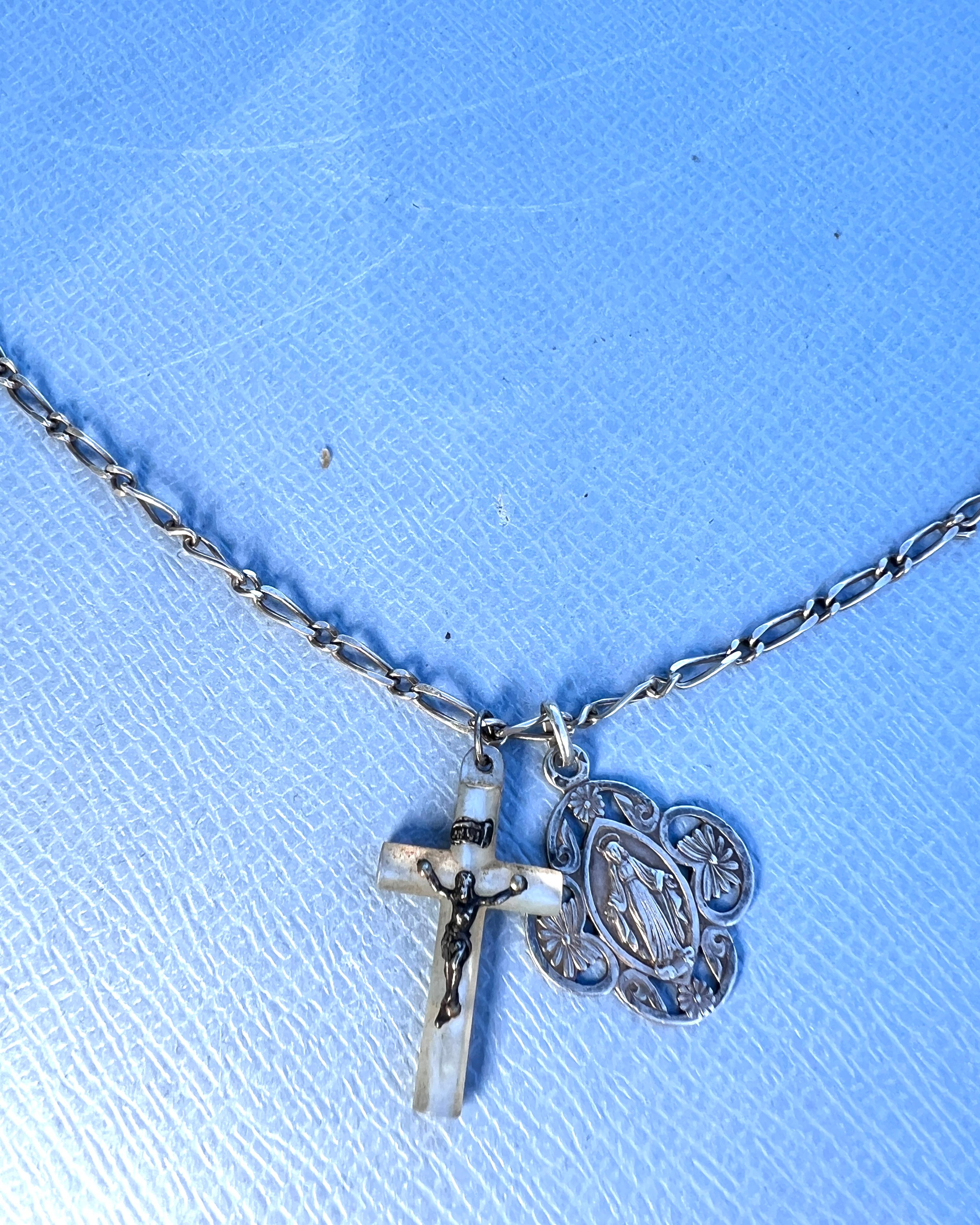 Halskette Silber Perlmutt Kruzifix Vintage By im Zustand „Gut“ im Angebot in Los Angeles, CA