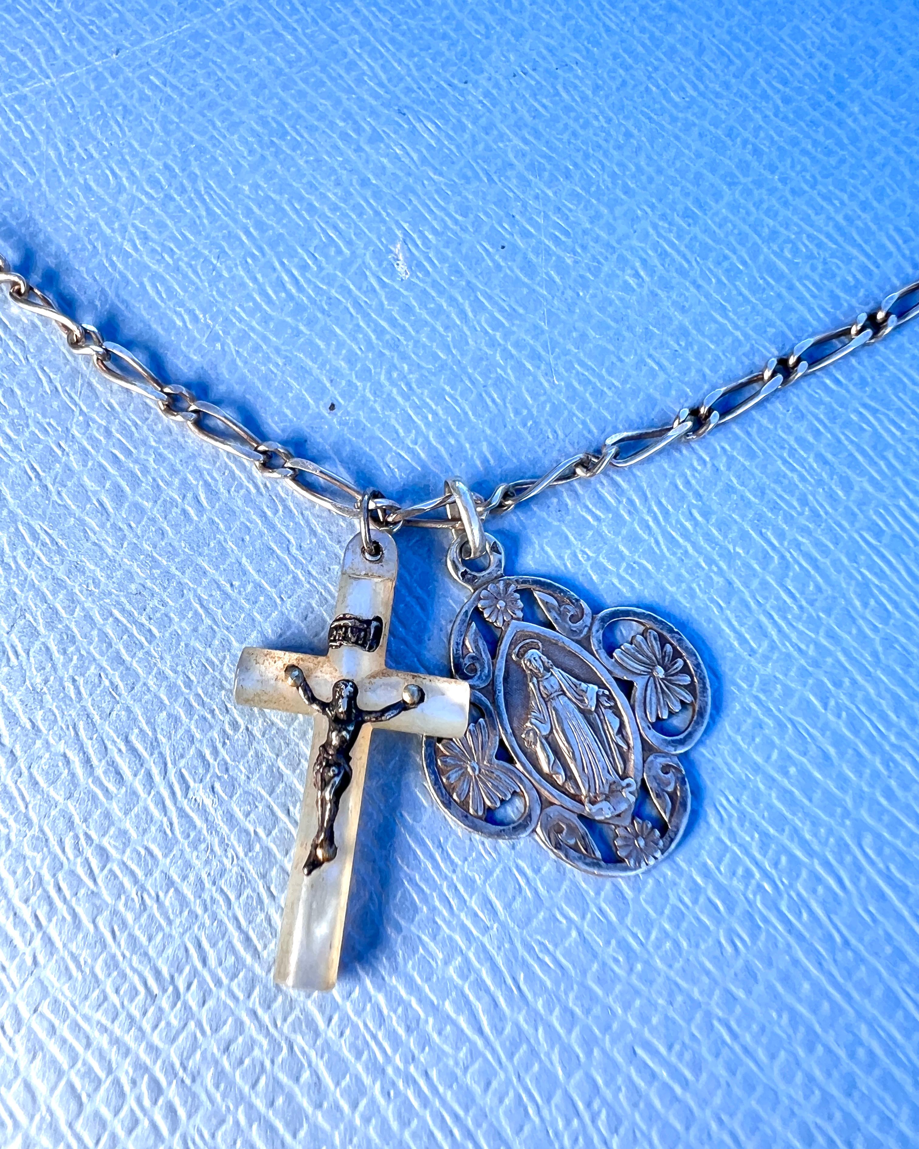 Halskette Silber Perlmutt Kruzifix Vintage By für Damen oder Herren im Angebot
