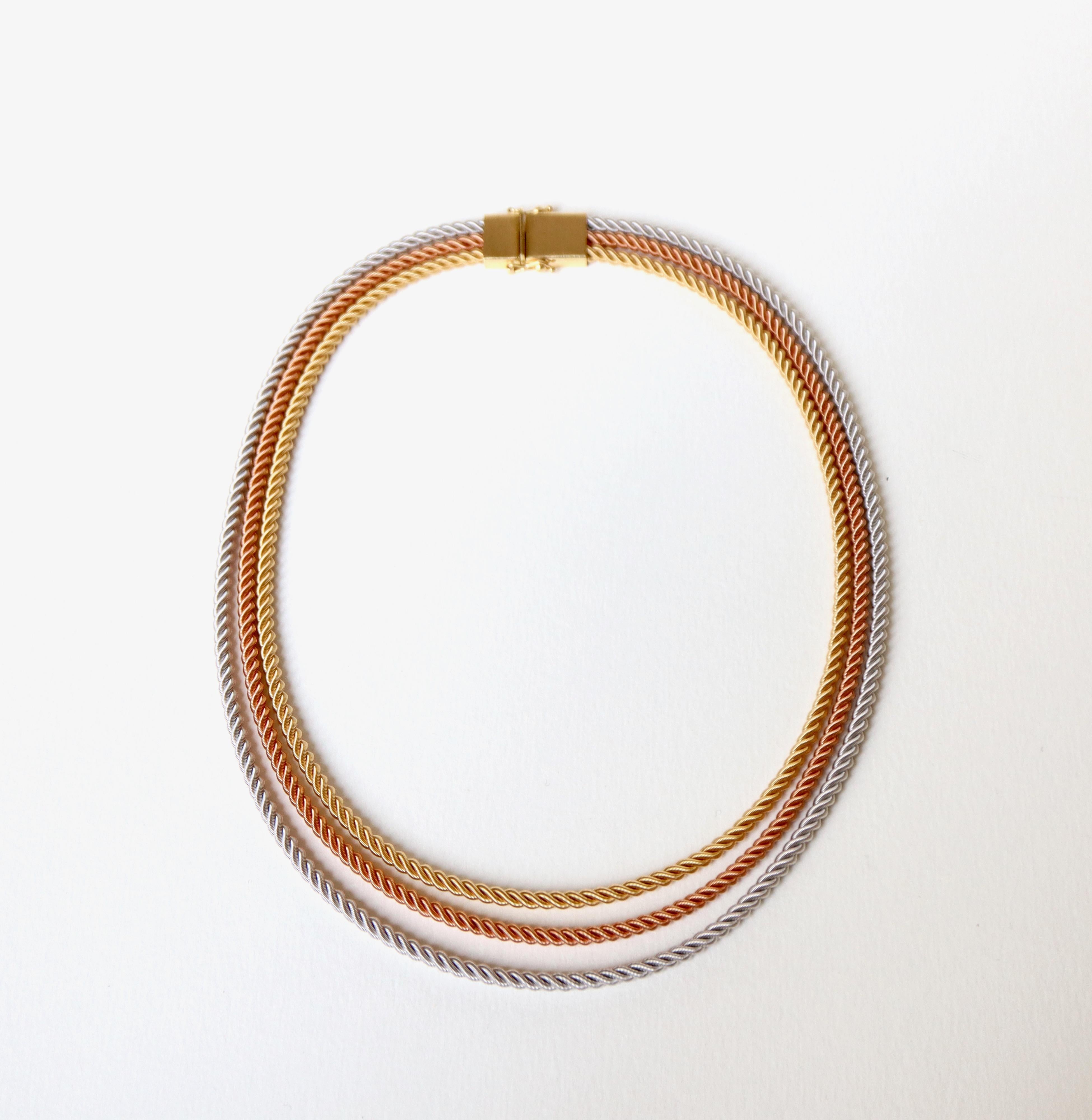 Necklace Three Gold 18 Kt Composed of Three Rows in Fall of Three Twists In Good Condition For Sale In Paris, FR