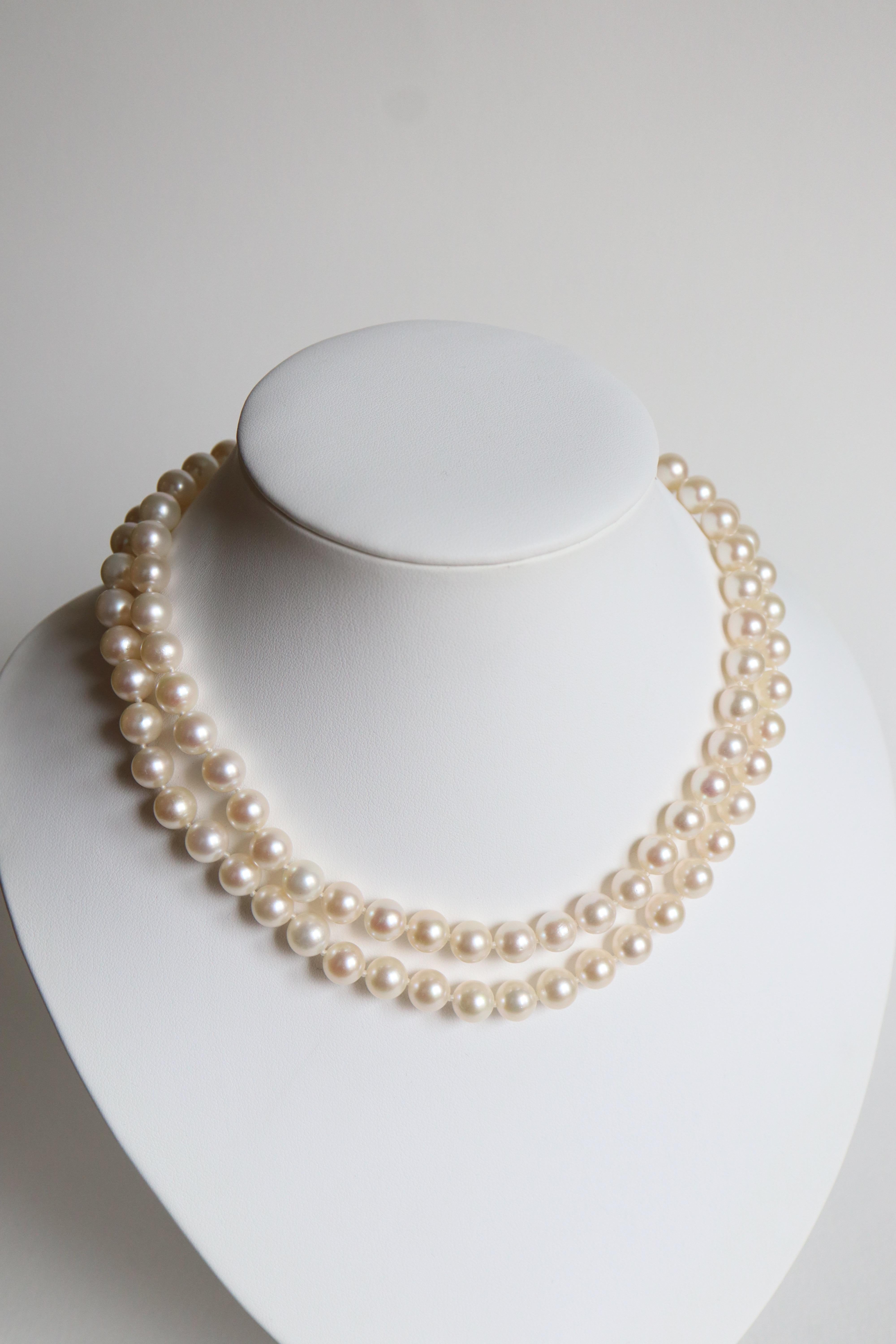 Necklace two Rows of Pearls Diameter 8.5 mm to 9 mm with 18 Carat yellow Gold Clasp Paved with Diamonds for about 1.5 to 2 Carats with a Central Pearl of 8.5 mm to 9 mm in Diameter.
First rand of Pearls: 44 Pearls
Second row of Pearls: 48