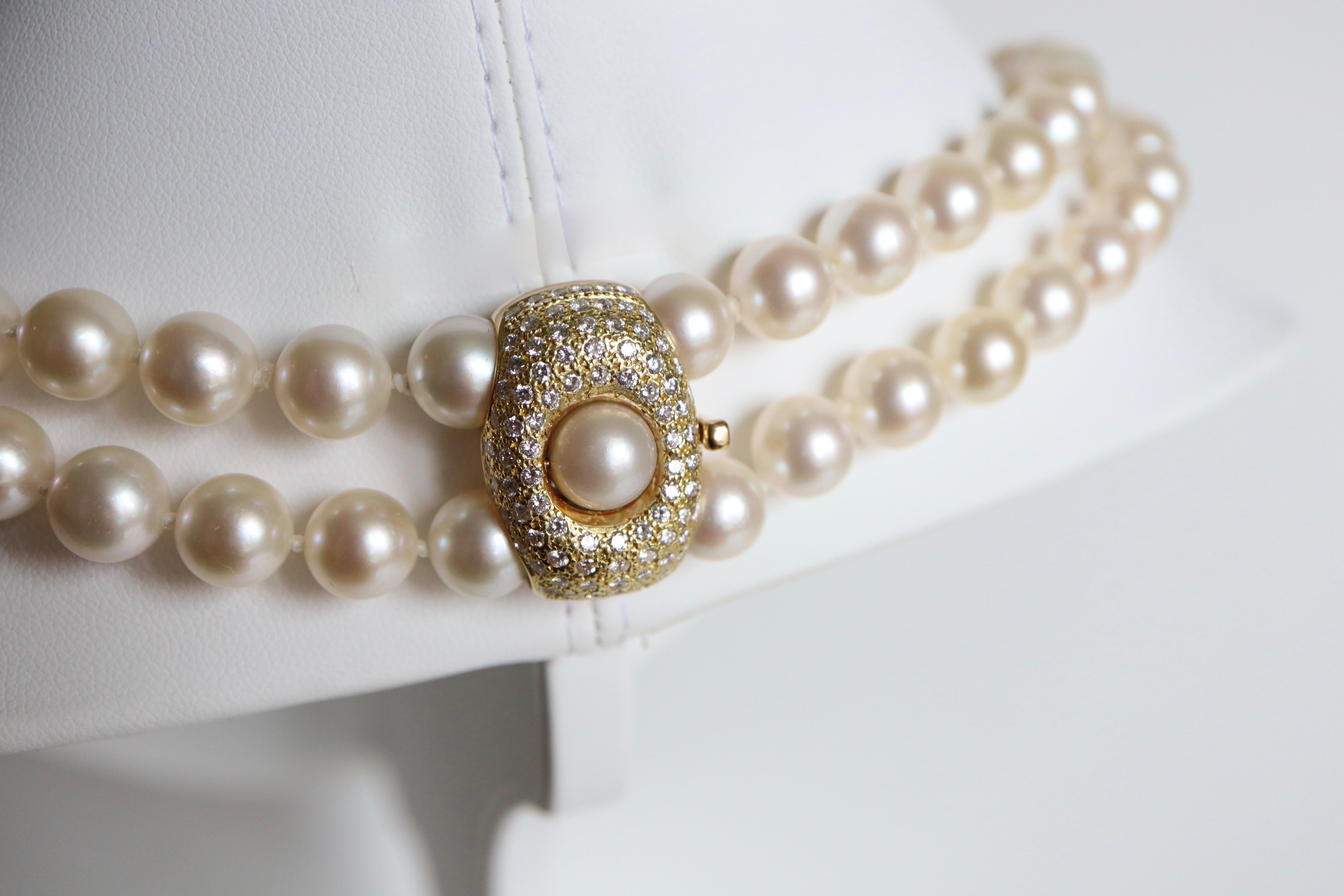 Halskette mit zwei Perlenreihen und Verschluss aus 18 Karat Gelbgold im Zustand „Gut“ im Angebot in Paris, FR