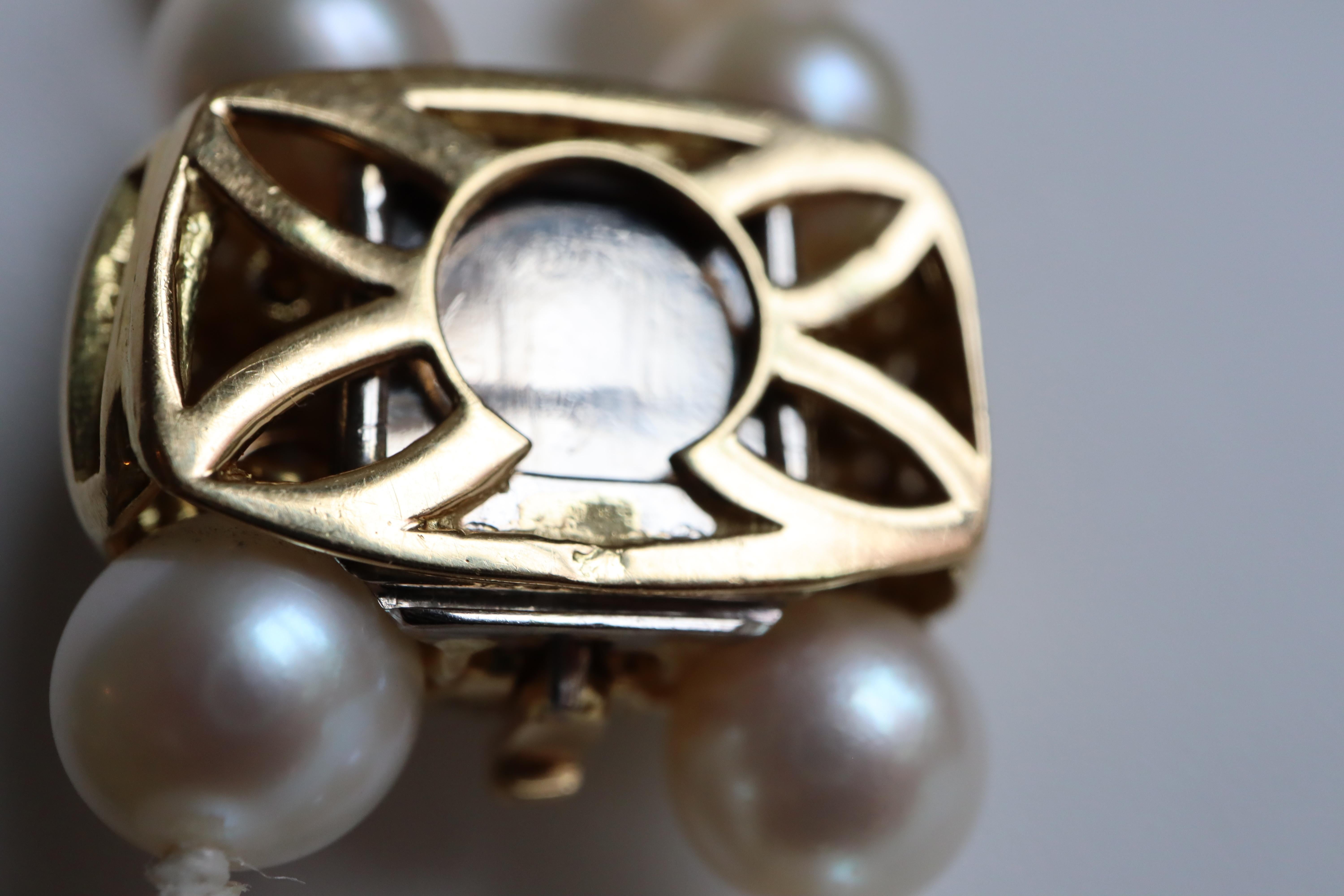Halskette mit zwei Perlenreihen und Verschluss aus 18 Karat Gelbgold im Angebot 2