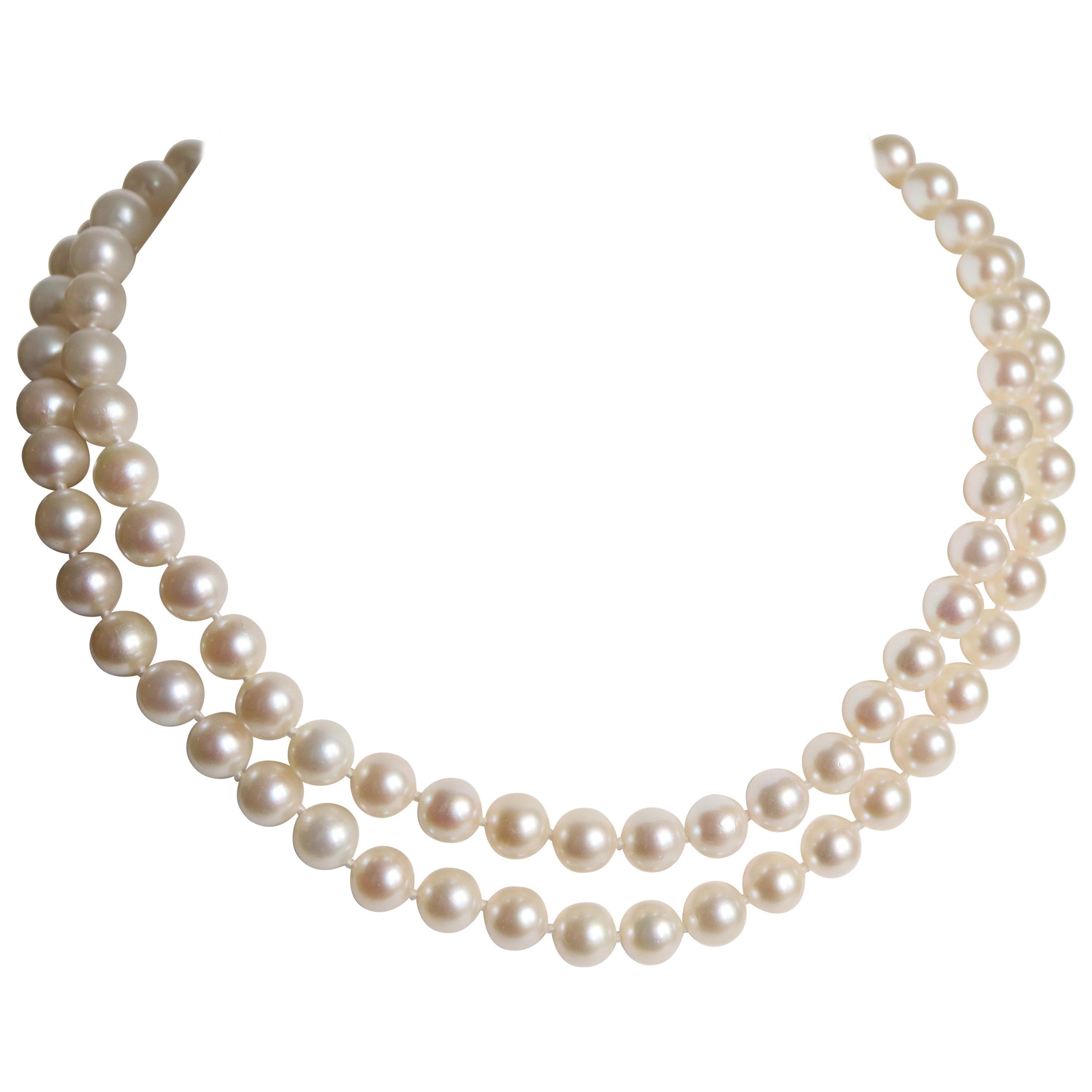 Necklace Two Rows of Pearls with 18 Carat Yellow Gold Clasp For Sale