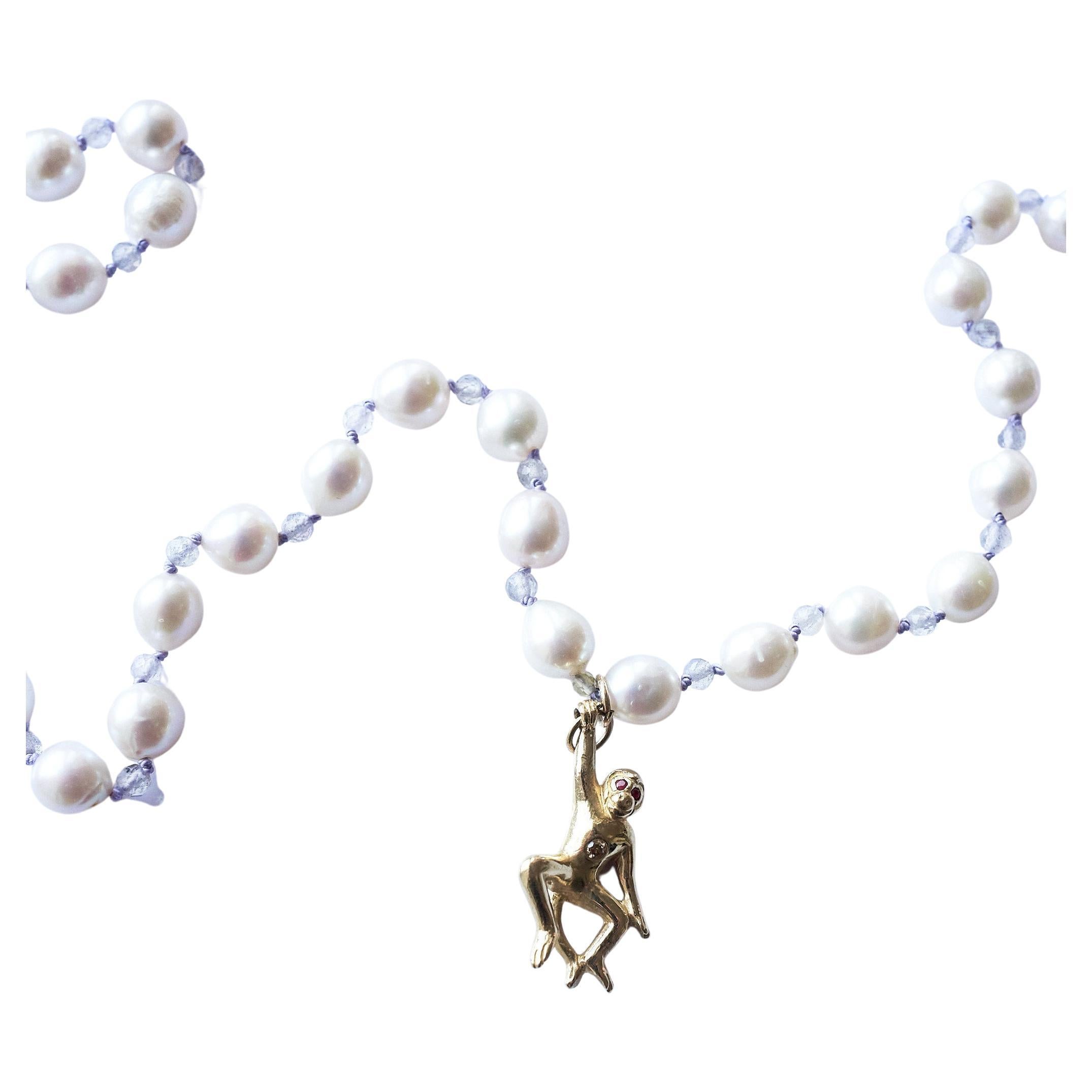 Halskette mit weißem Diamant, Rubin, Gold, Affen, weißer Perle, Labradorit, Seidenperlen (Viktorianisch) im Angebot