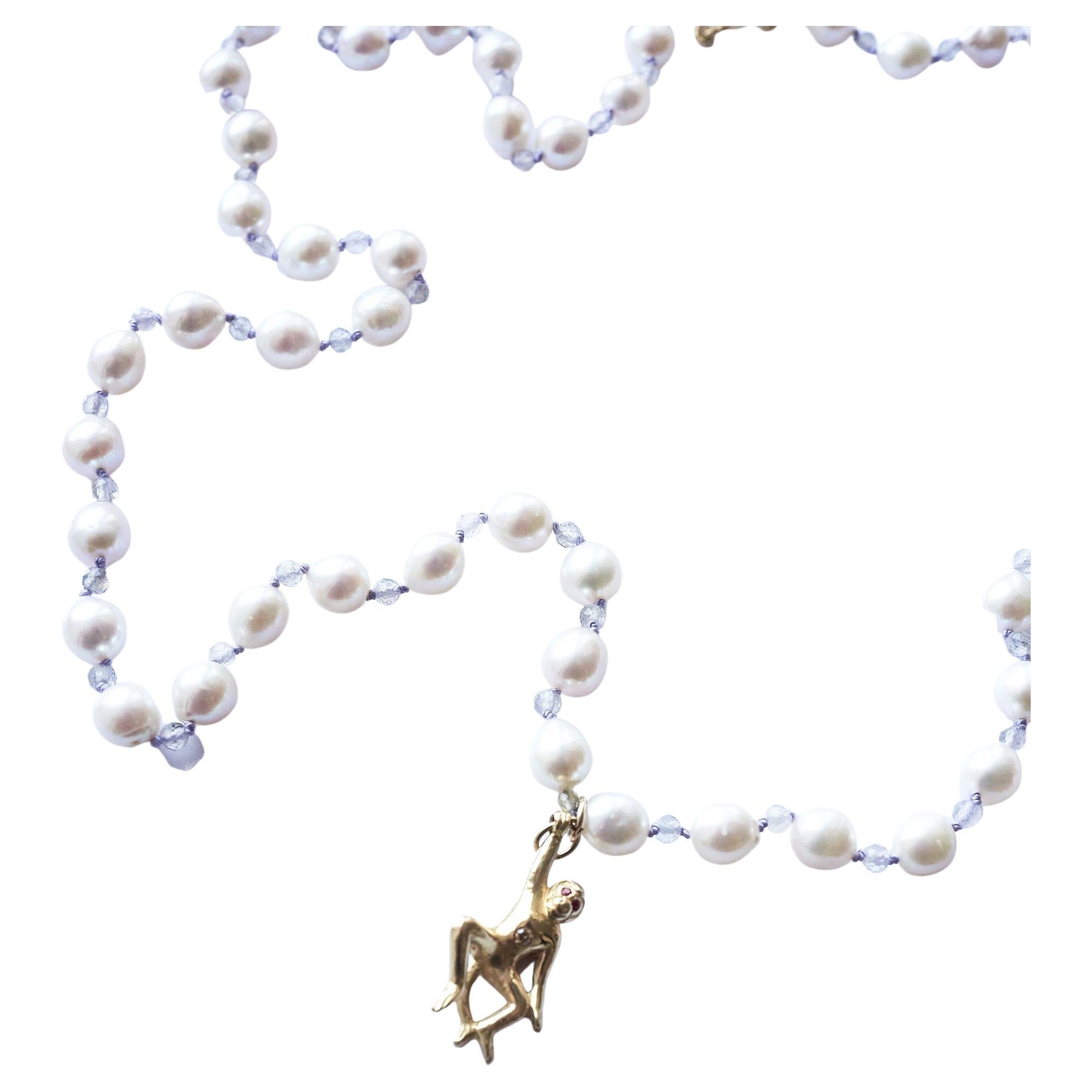 Halskette mit weißem Diamant, Rubin, Gold, Affen, weißer Perle, Labradorit, Seidenperlen (Rundschliff) im Angebot