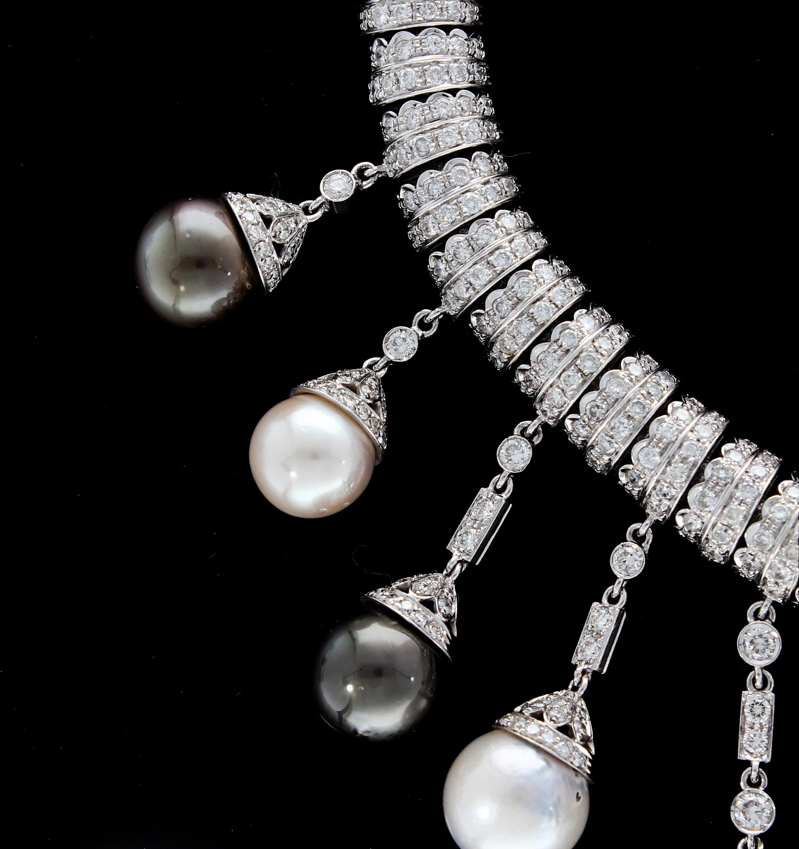 Collier en or blanc et diamants, pendentifs avec perles blanches et noires S.S. en vente 5