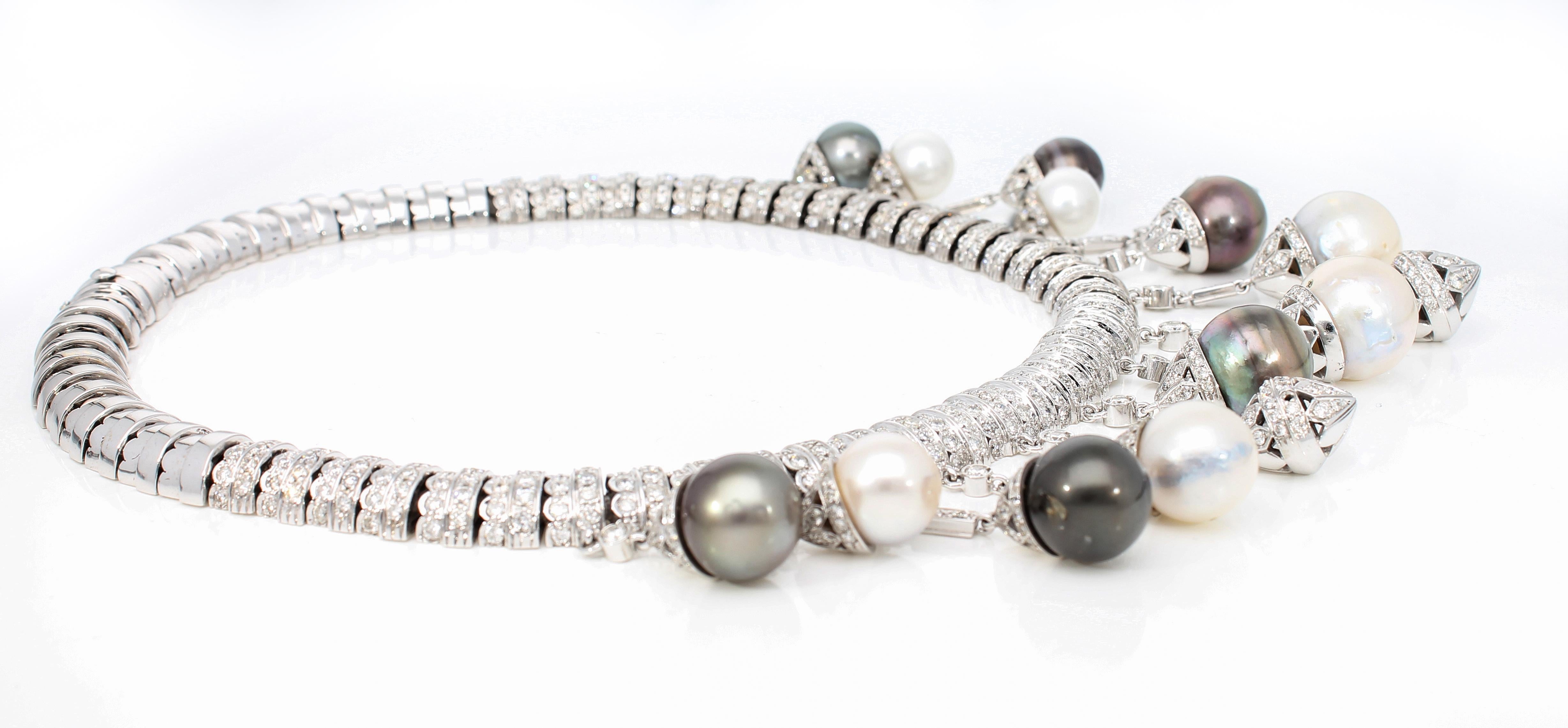 Collier en or blanc et diamants, pendentifs avec perles blanches et noires S.S. en vente 11