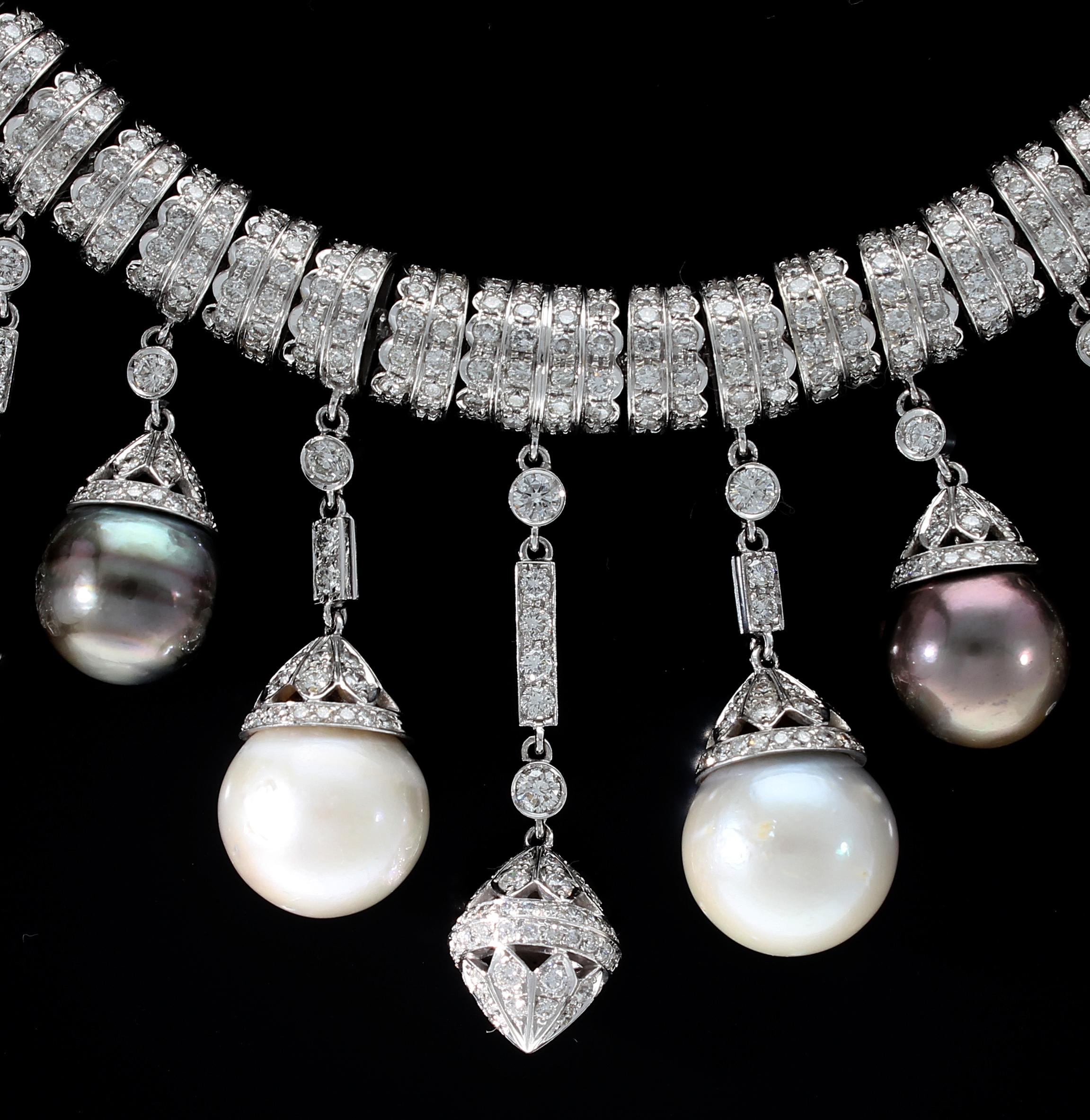 Necklace White Gold and Diamonds, Pendants with White and Black Pearls S.S. In New Condition For Sale In Rome, IT