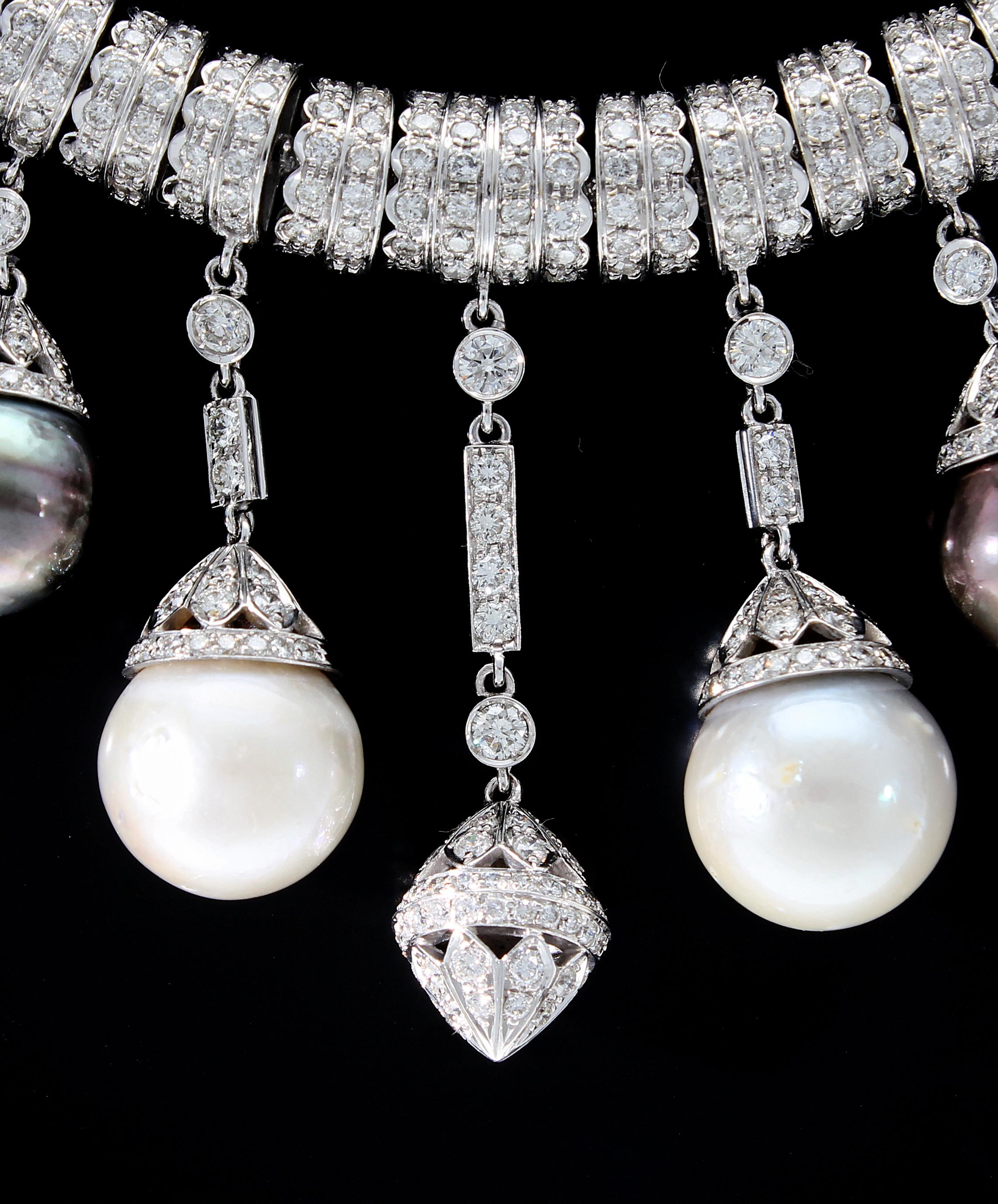 Collier en or blanc et diamants, pendentifs avec perles blanches et noires S.S. en vente 1