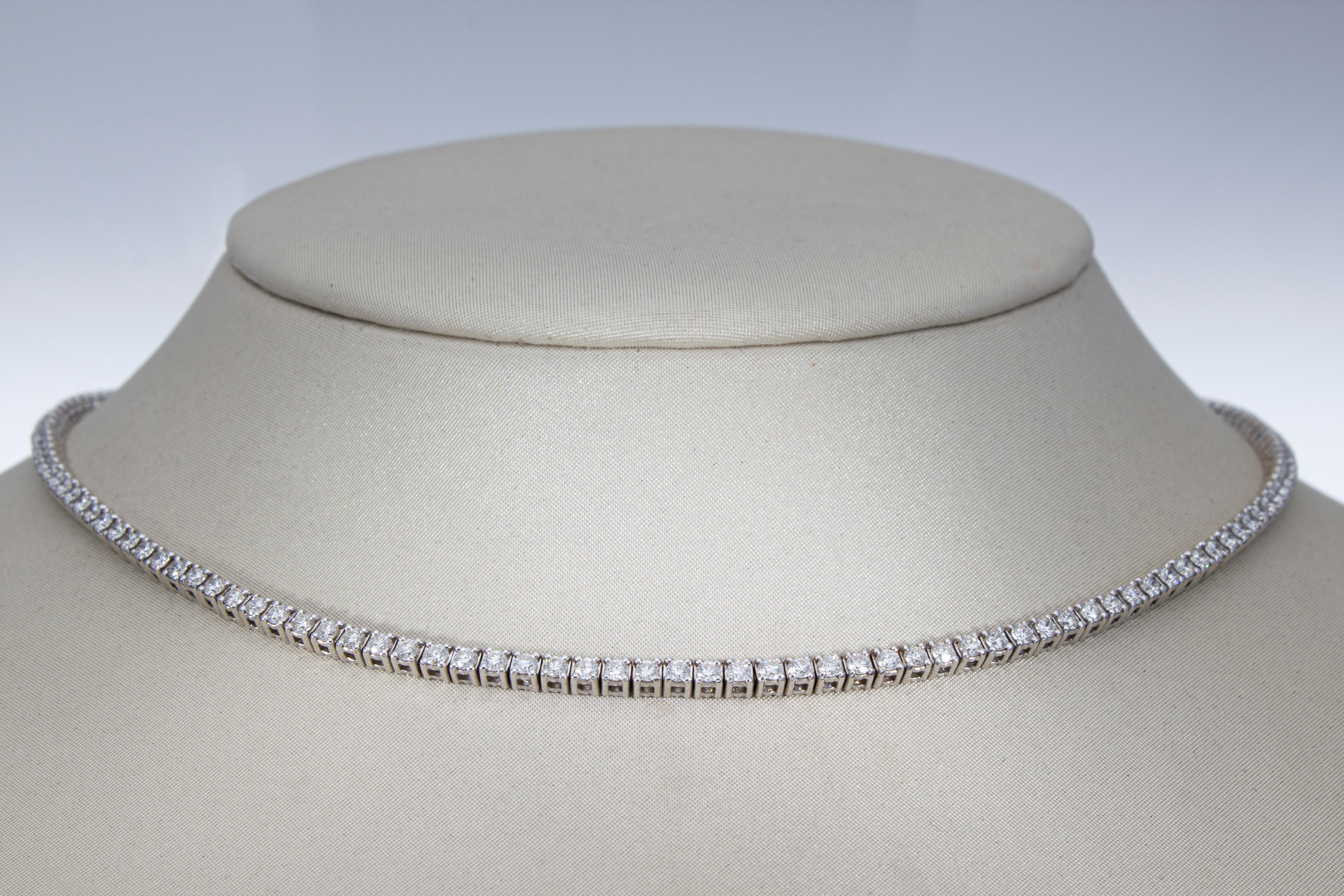 Modern Necklace with 154 Brilliant Cut Diamonds, Total Carat Weight Ct 4.41 For Sale