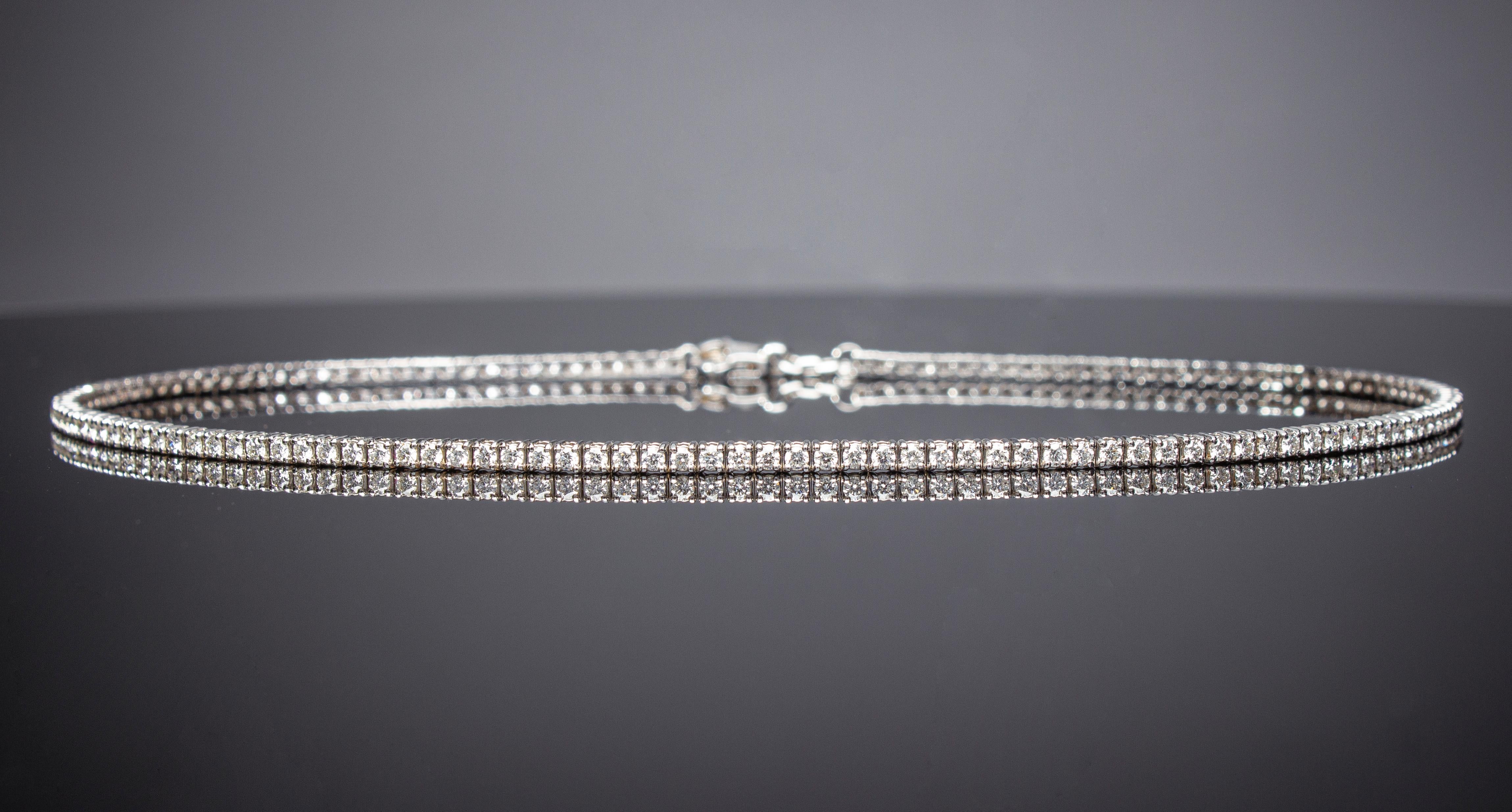 Necklace with 154 Brilliant Cut Diamonds, Total Carat Weight Ct 4.41 For Sale 4