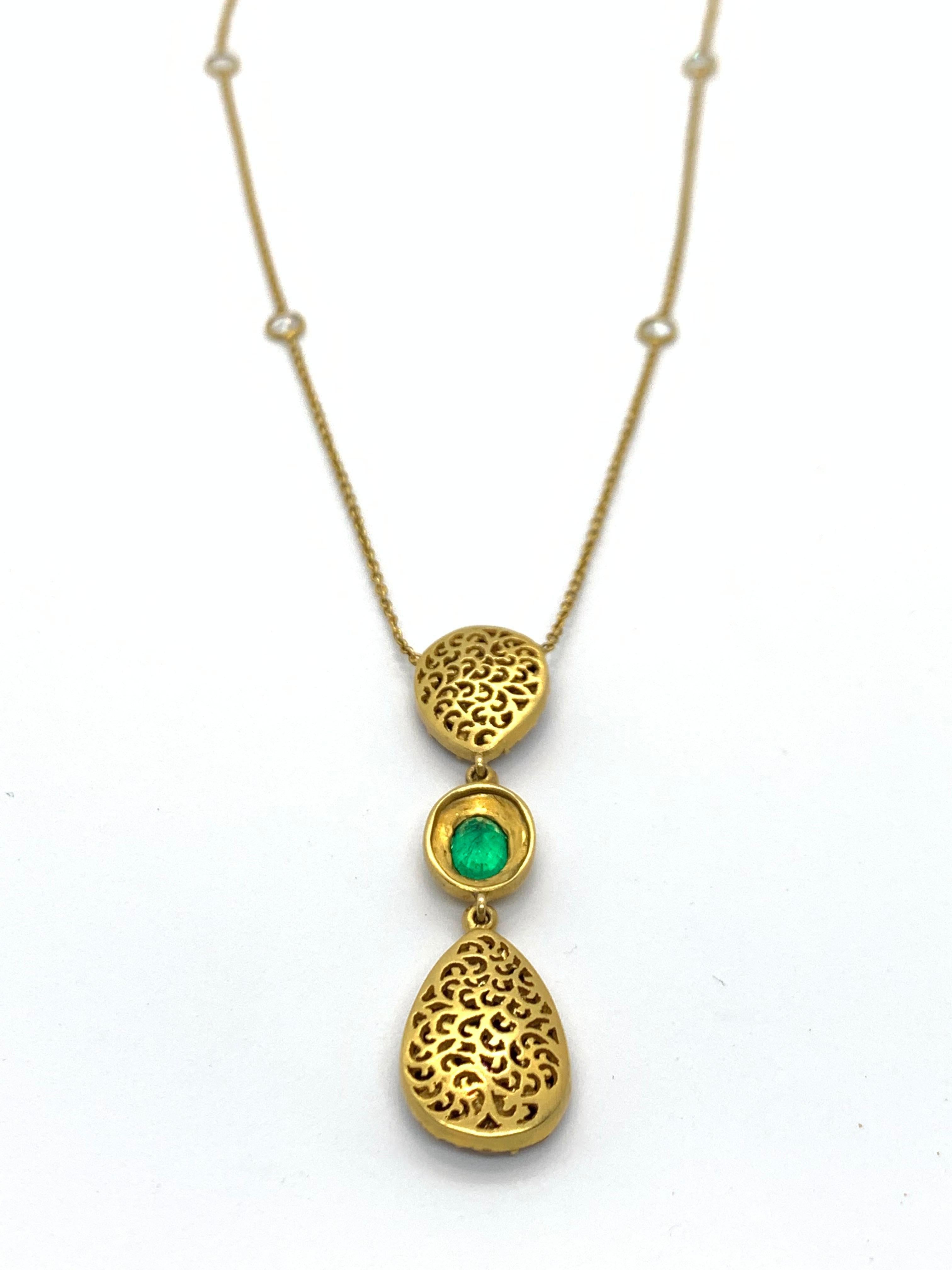 Necklace with 2.28 Carats Diamonds and Emeralds Handcrafted in 18k Gold For Sale 4