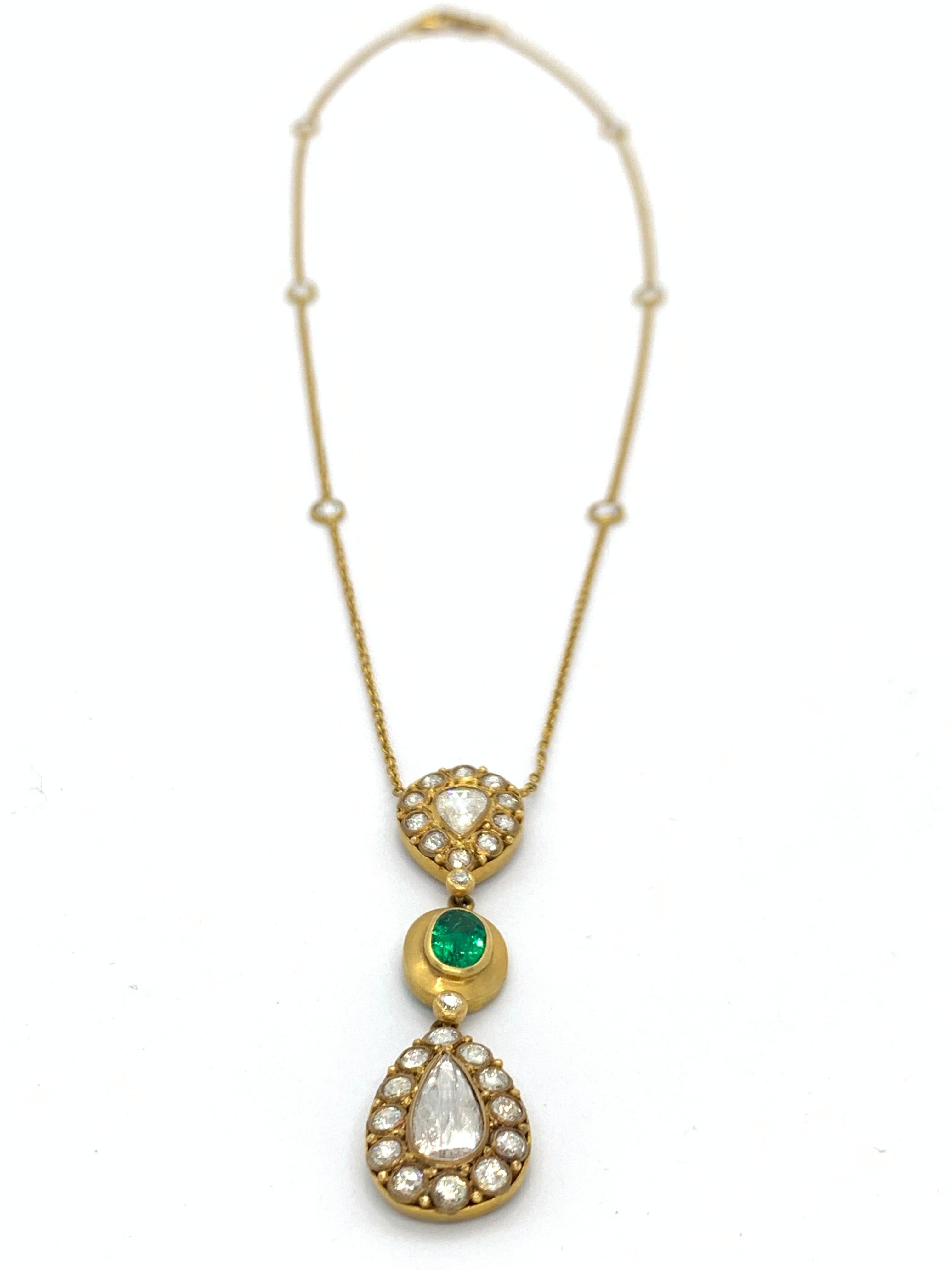 Necklace with 2.28 Carats Diamonds and Emeralds Handcrafted in 18k Gold For Sale 2
