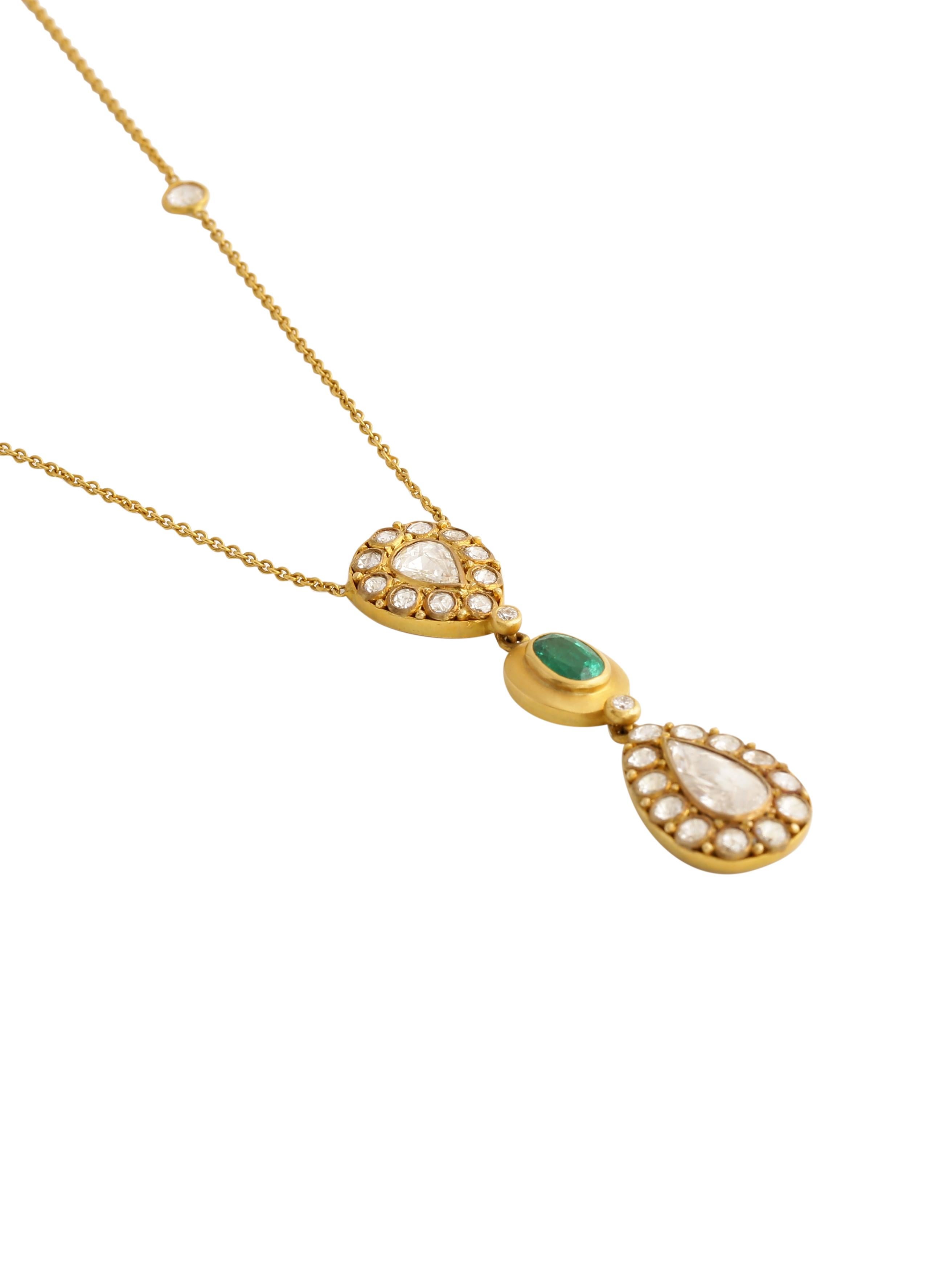 Necklace with 2.28 Carats Diamonds and Emeralds Handcrafted in 18k Gold For Sale 3