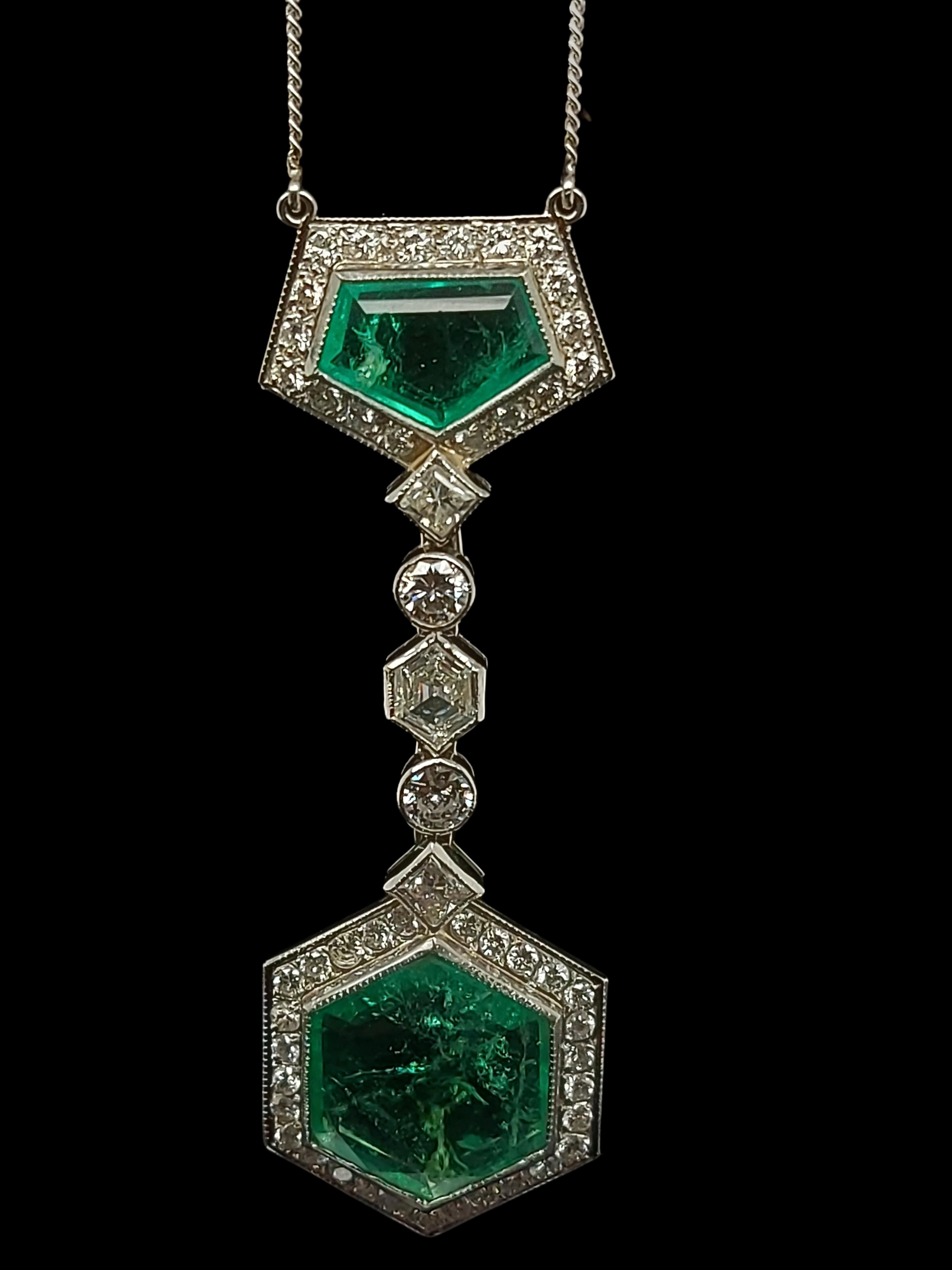 Gorgeous Necklace Set With 5.5 Ct Colombian Minor Emerald and Diamonds With Carat Gem Lab Certificate
Rare and collectable Colombian Emerald Necklace with spacial cuts .
The Emeralds are from beautiful color and shapes ,they look much bigger as they