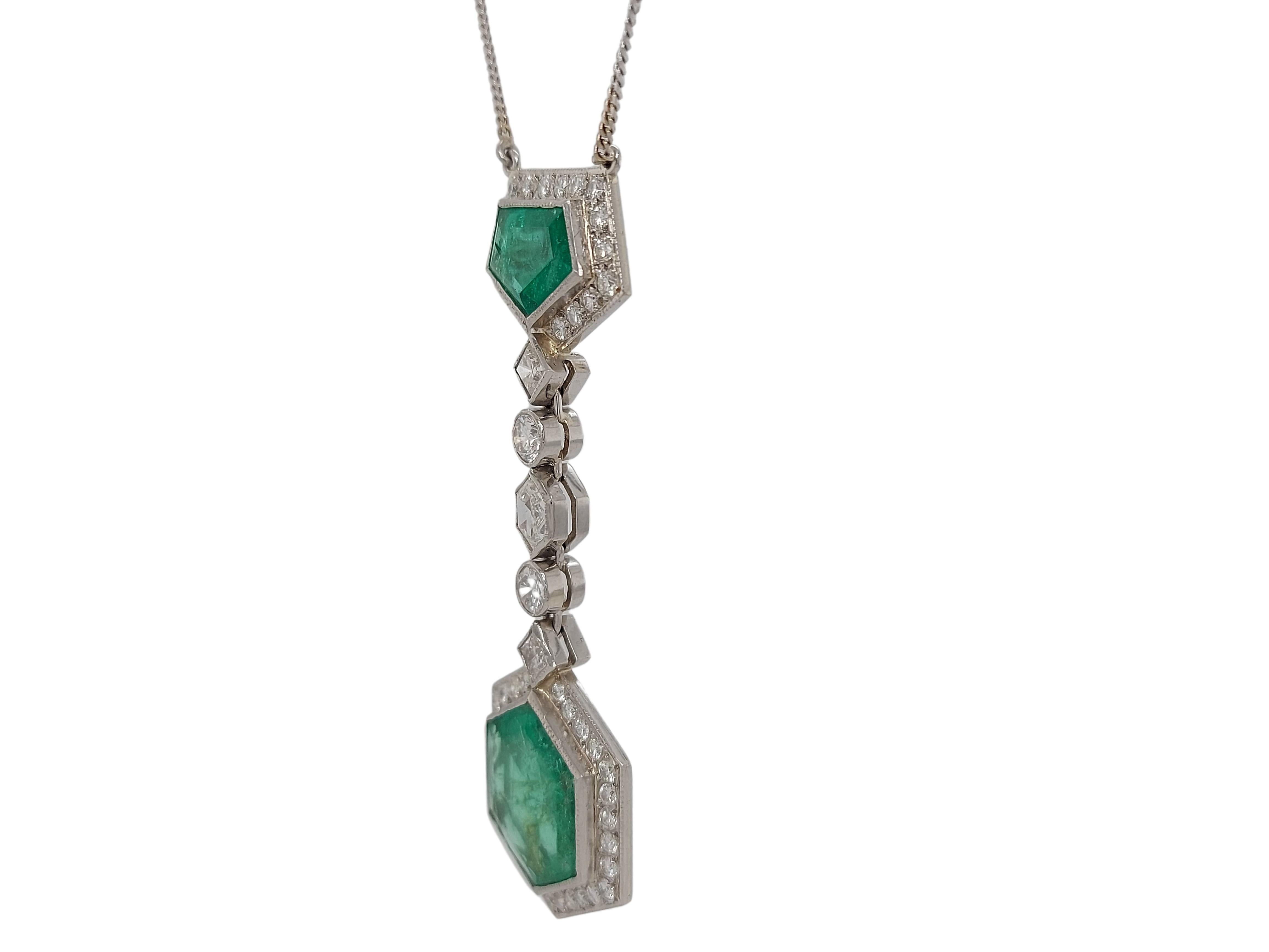Hexagon Cut Necklace with 5.5 Carat Colombia Minor Emerald and Diamonds, CGL Certificate For Sale