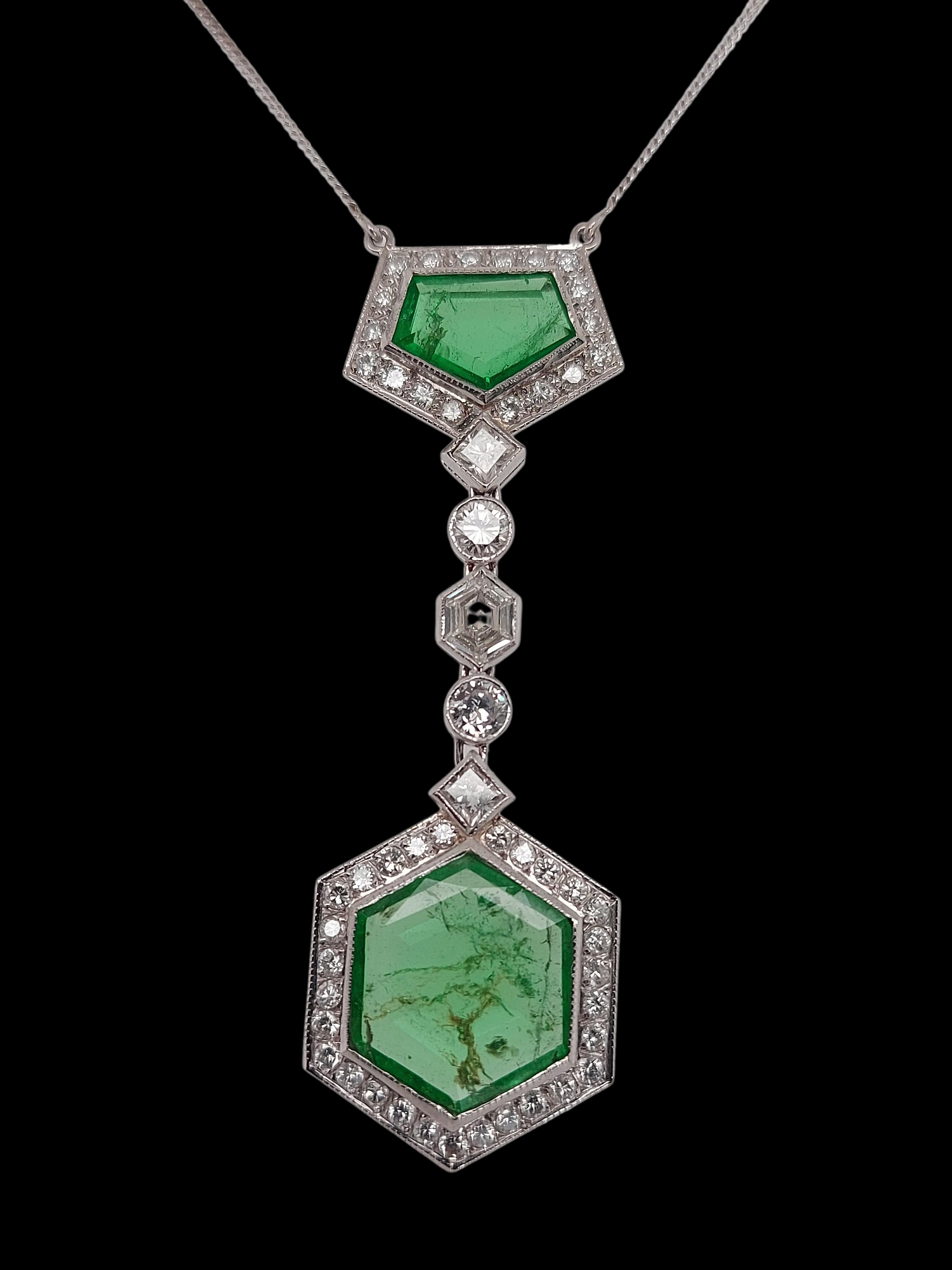 Necklace with 5.5 Carat Colombia Minor Emerald and Diamonds, CGL Certificate For Sale 1