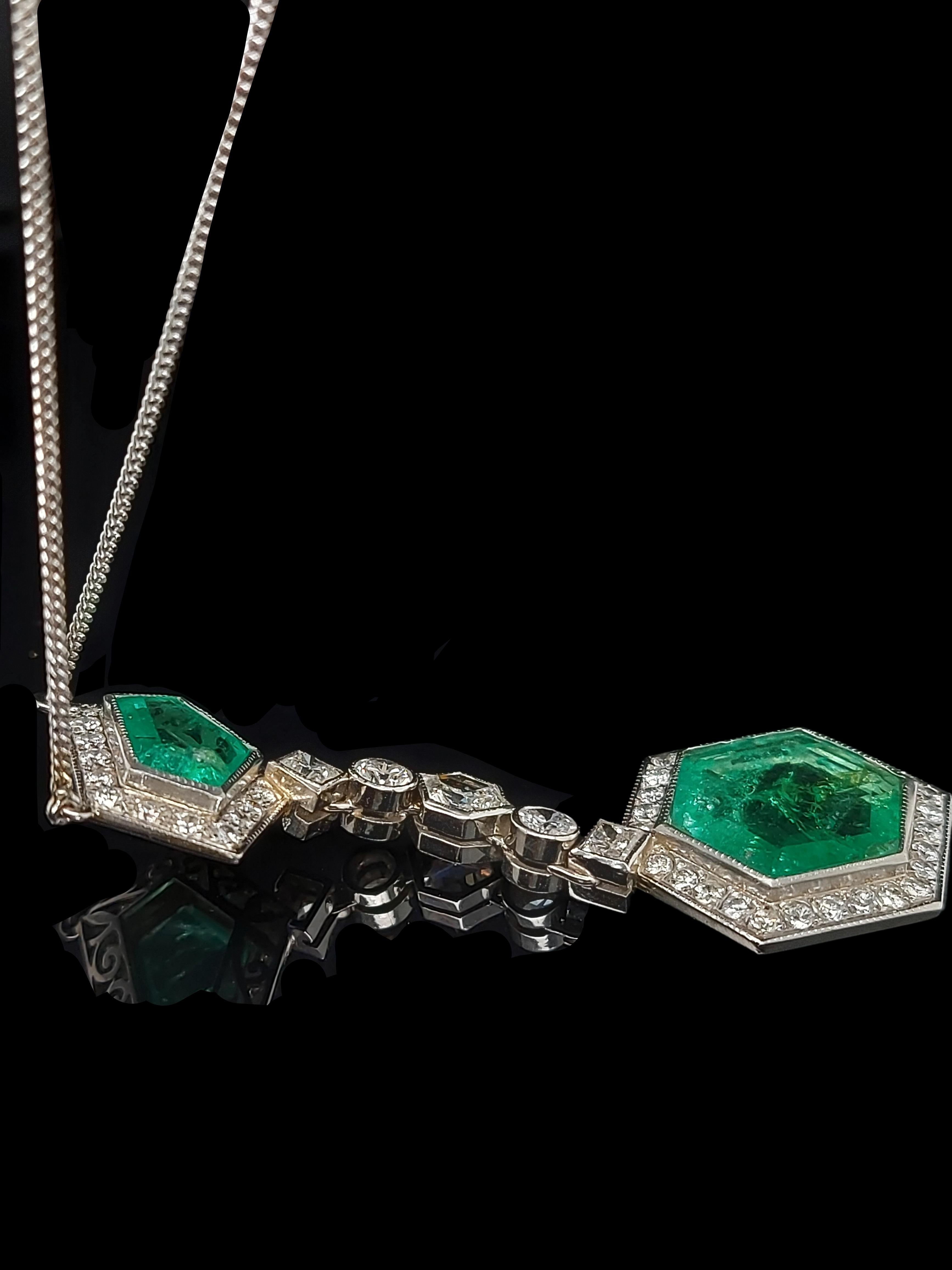 Necklace with 5.5 Carat Colombia Minor Emerald and Diamonds, CGL Certificate For Sale 2