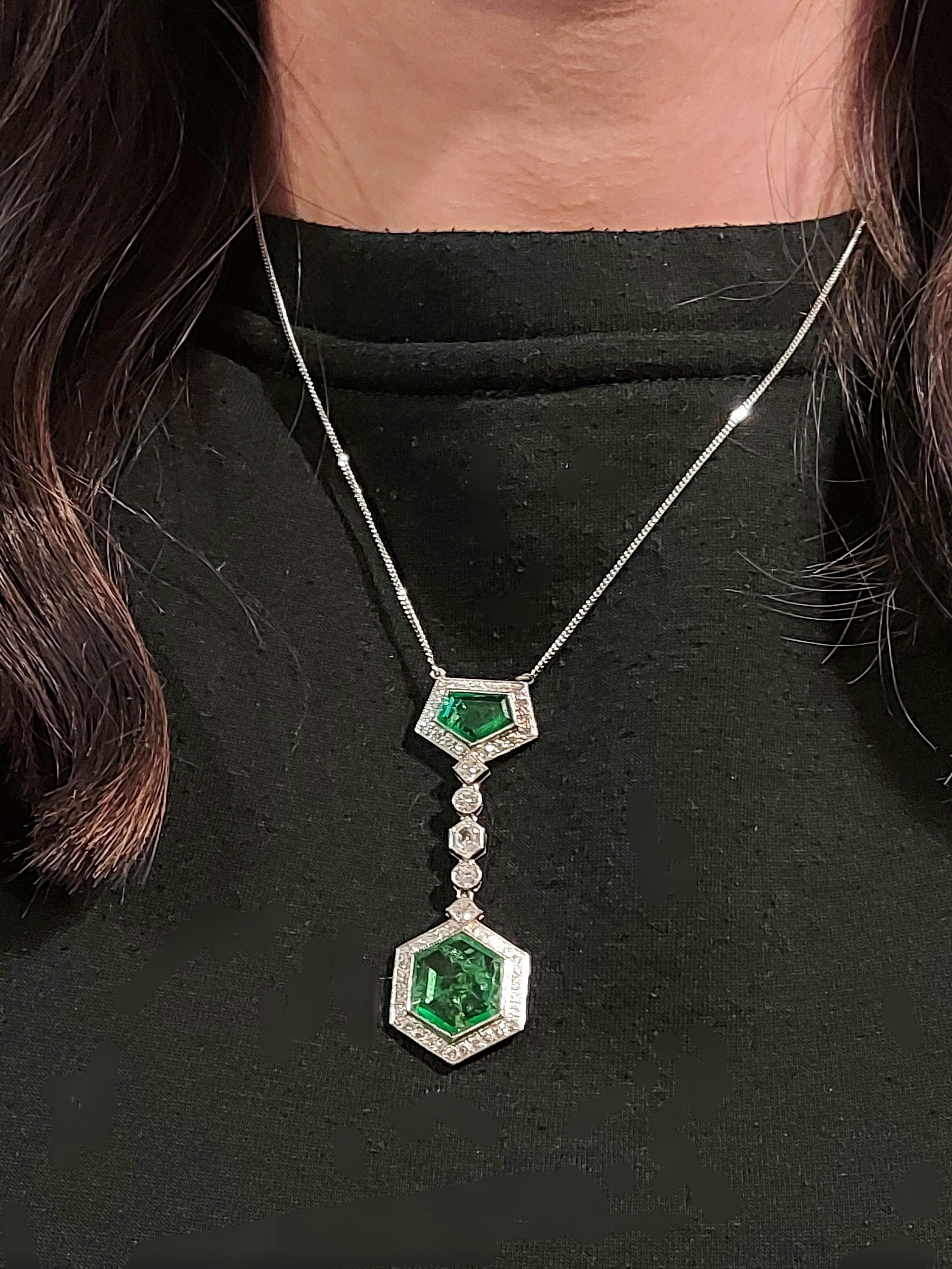 Collier d'émeraudes de Colombie mineures et de diamants de 5,5 carats, certificat CGL en vente 4